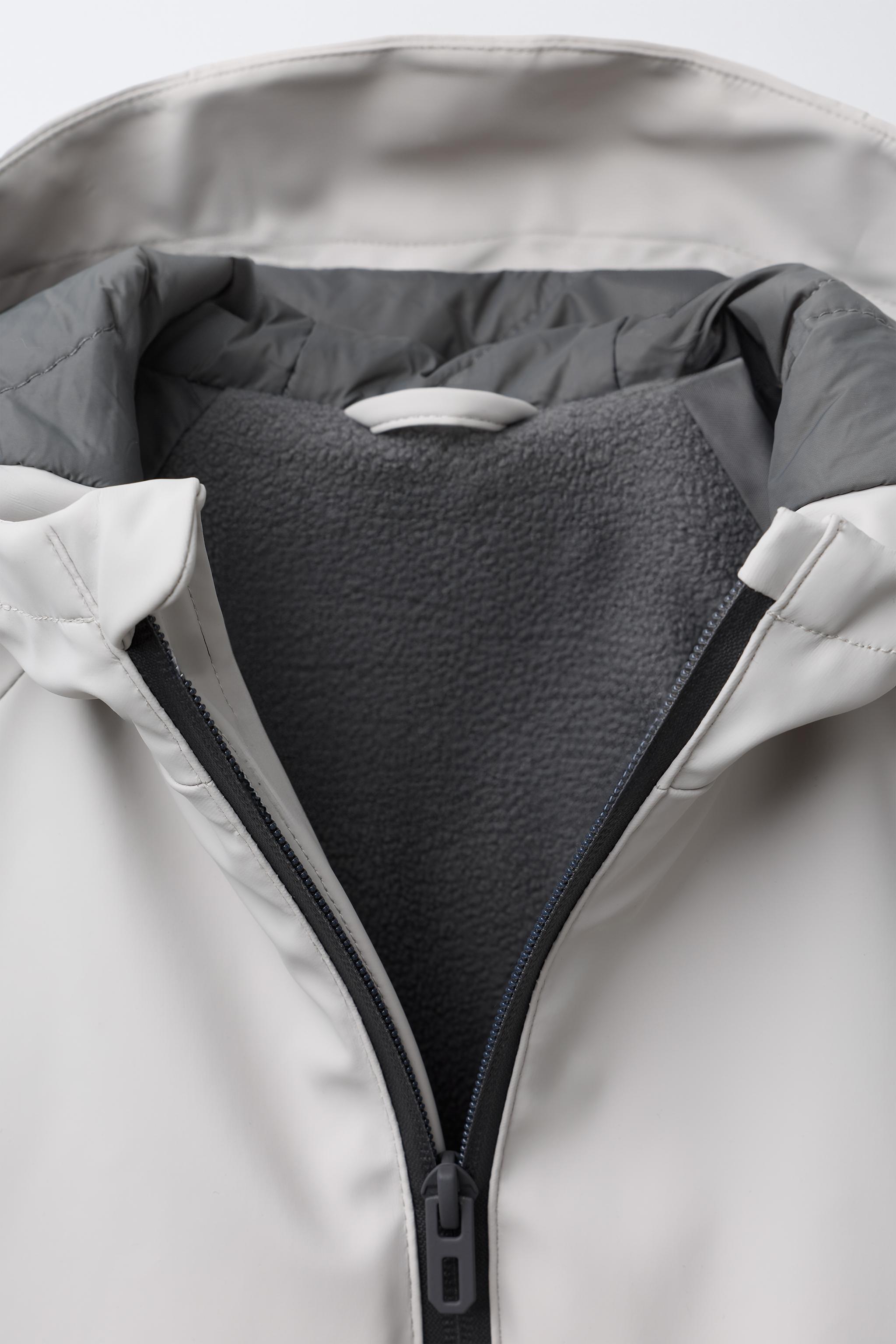 RUBBERIZED WATER RESISTANT RAINCOAT