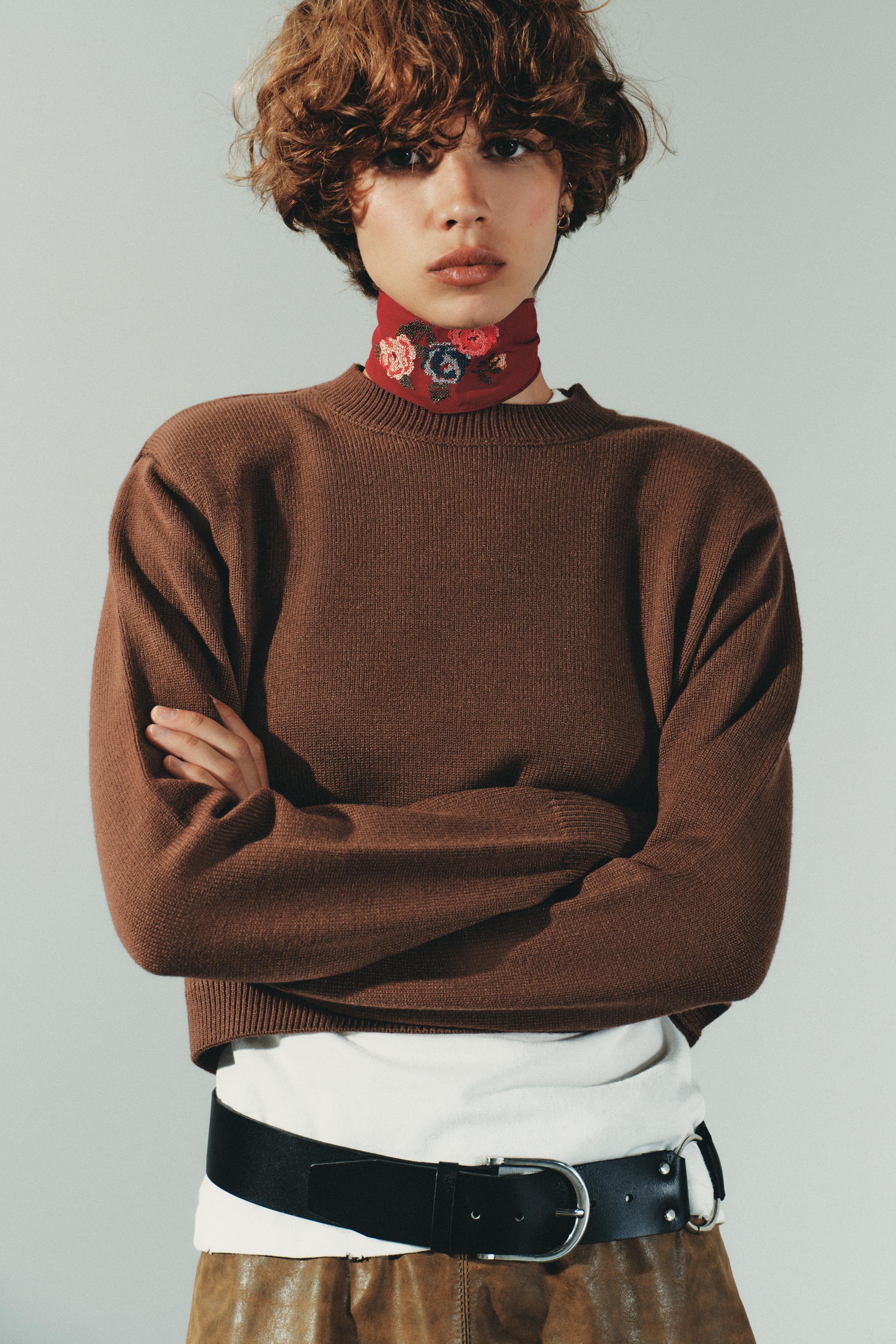 FLORAL EMBROIDERY CHOKER SCARF