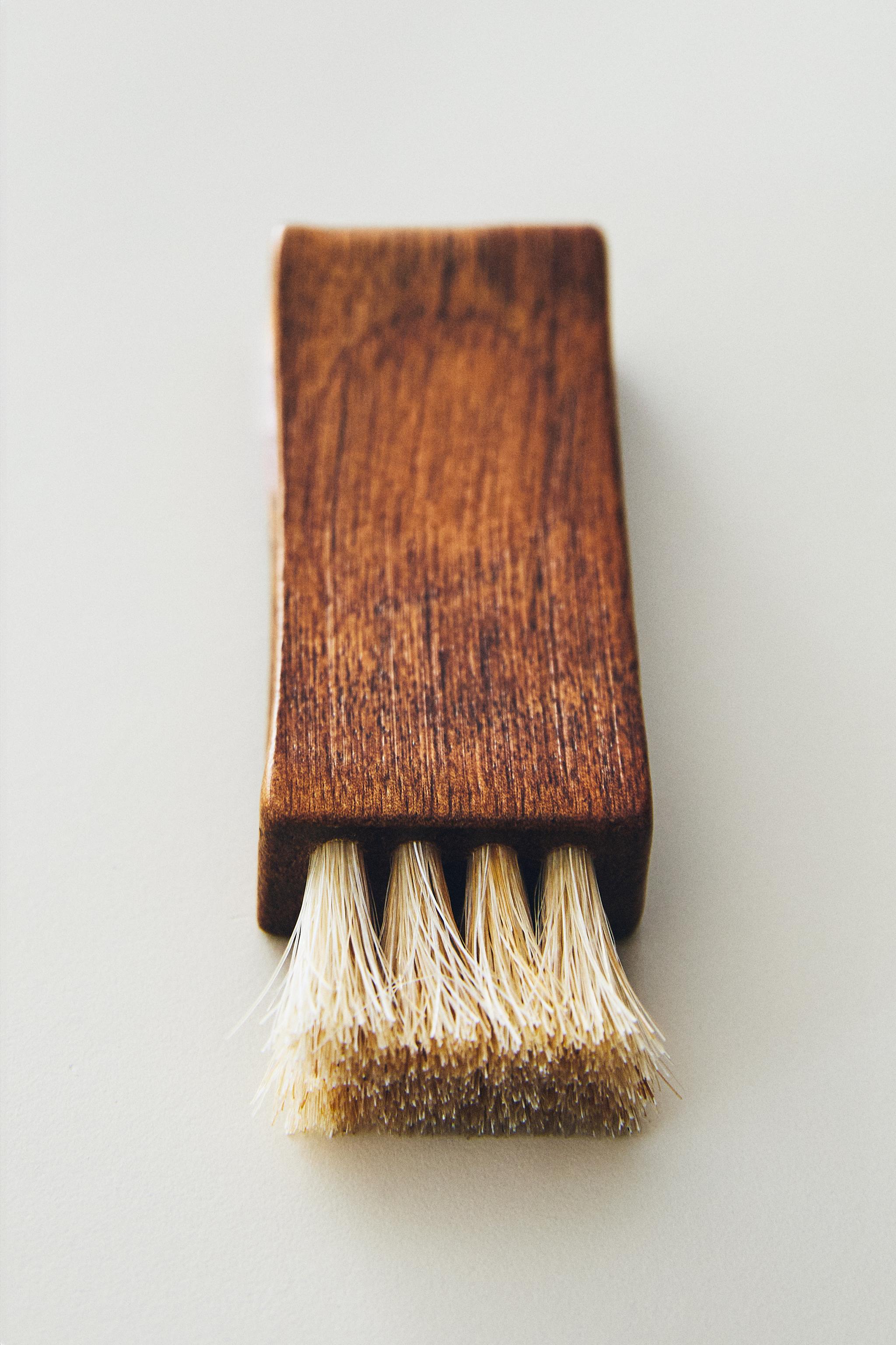 SHOE BRUSH