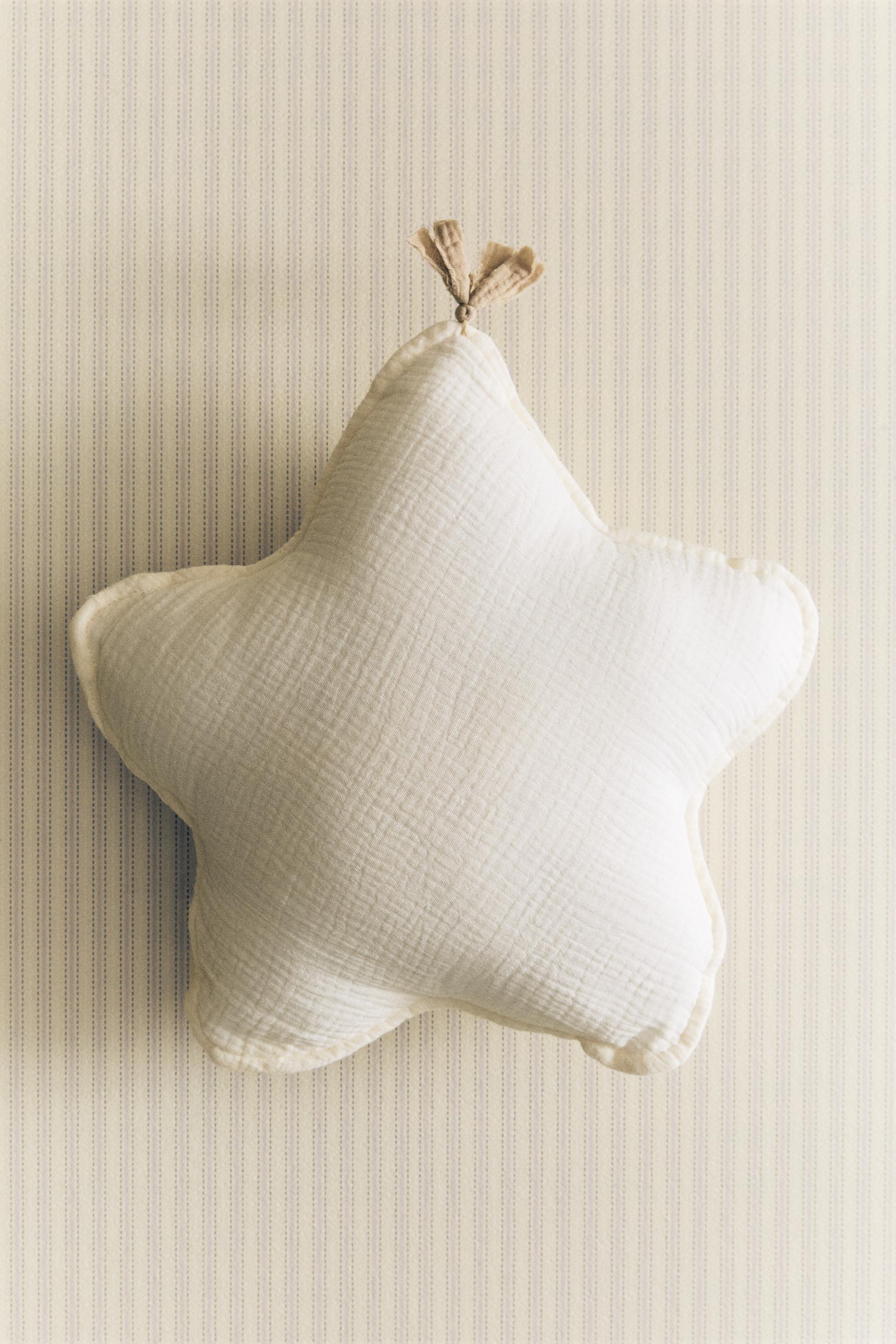 CHILDREN'S MUSLIN STAR THROW PILLOW
