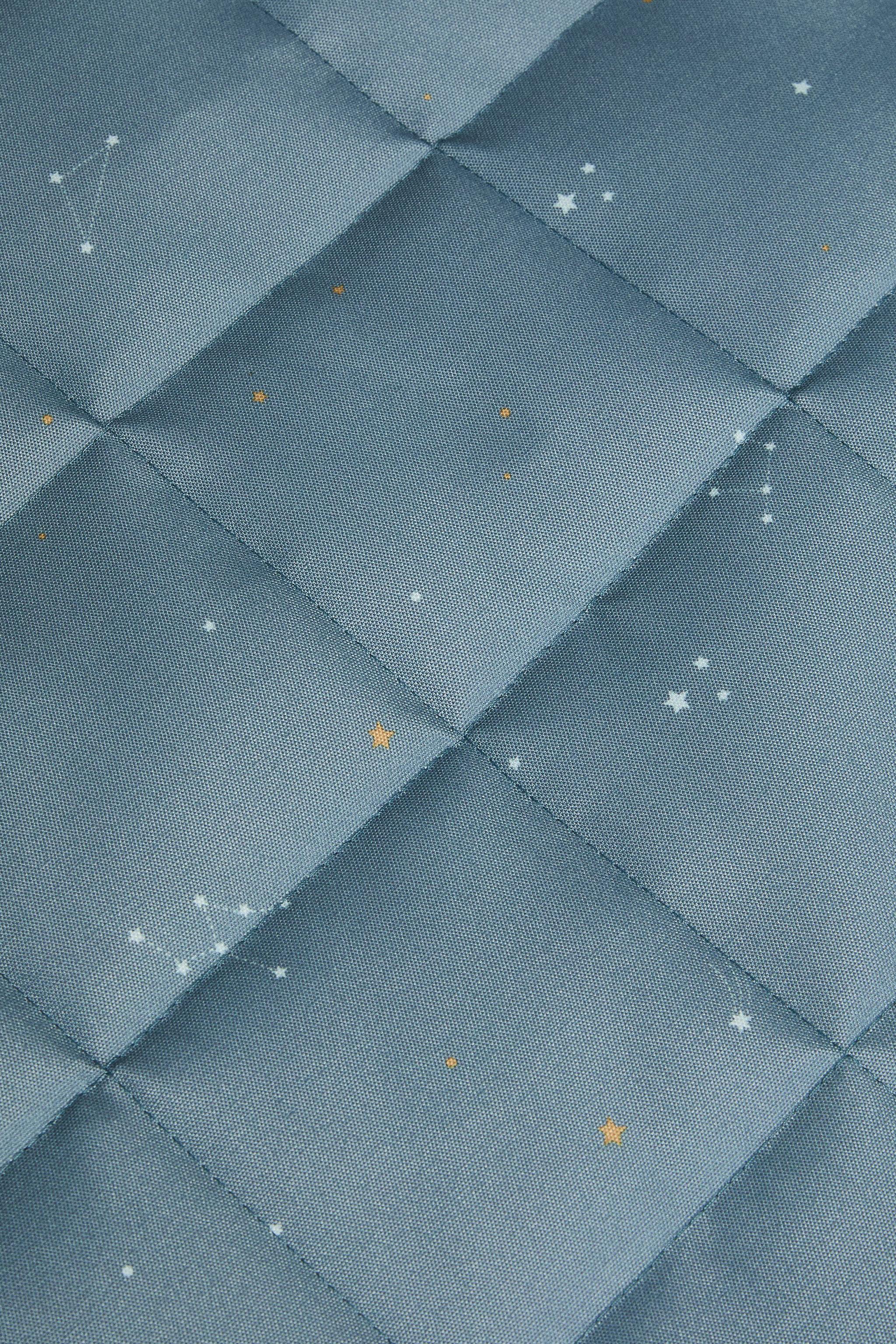 WATER-RESISTANT FLOOR BLANKET WITH CONSTELLATIONS