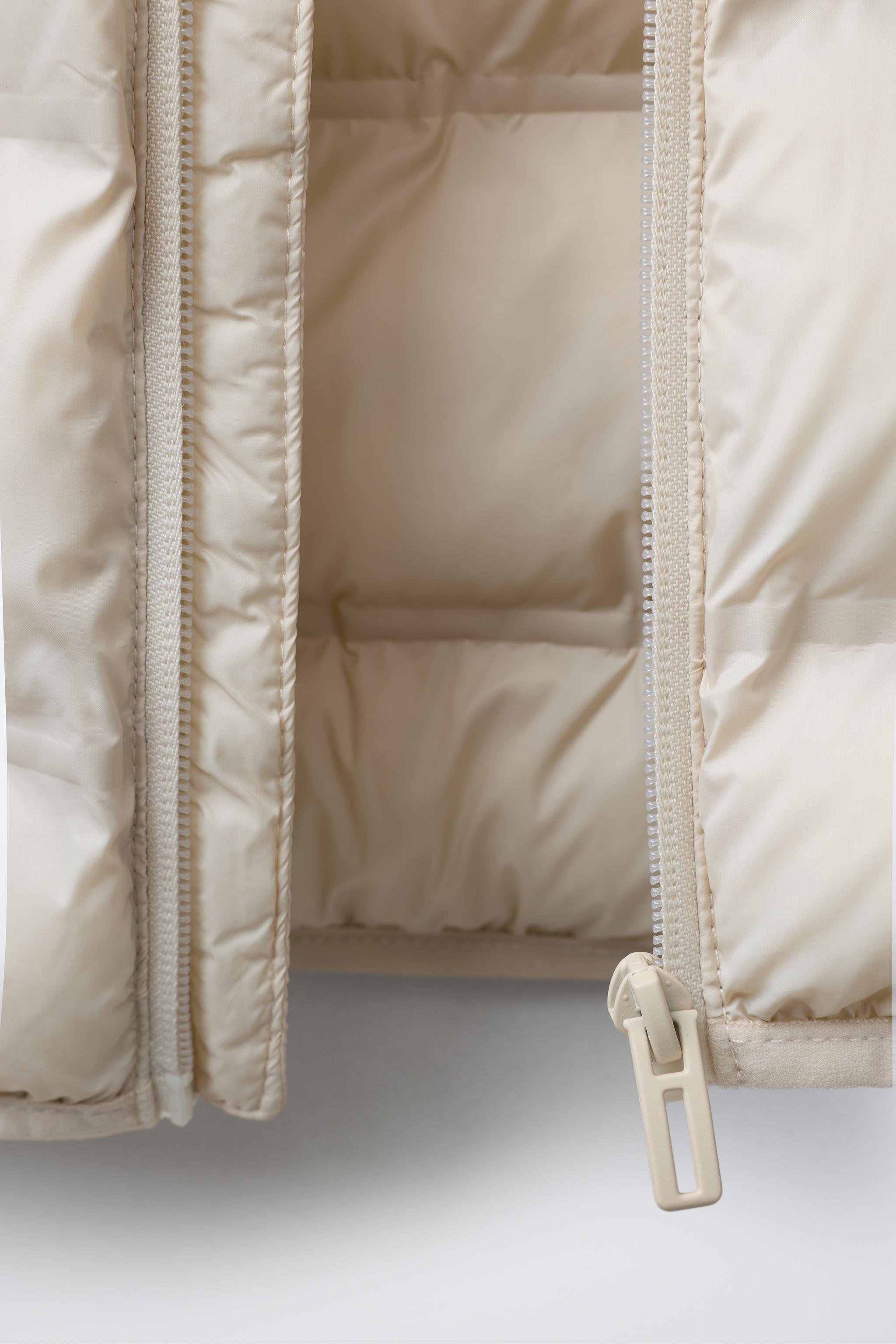 LIGHTWEIGHT HOODED PUFFER JACKET