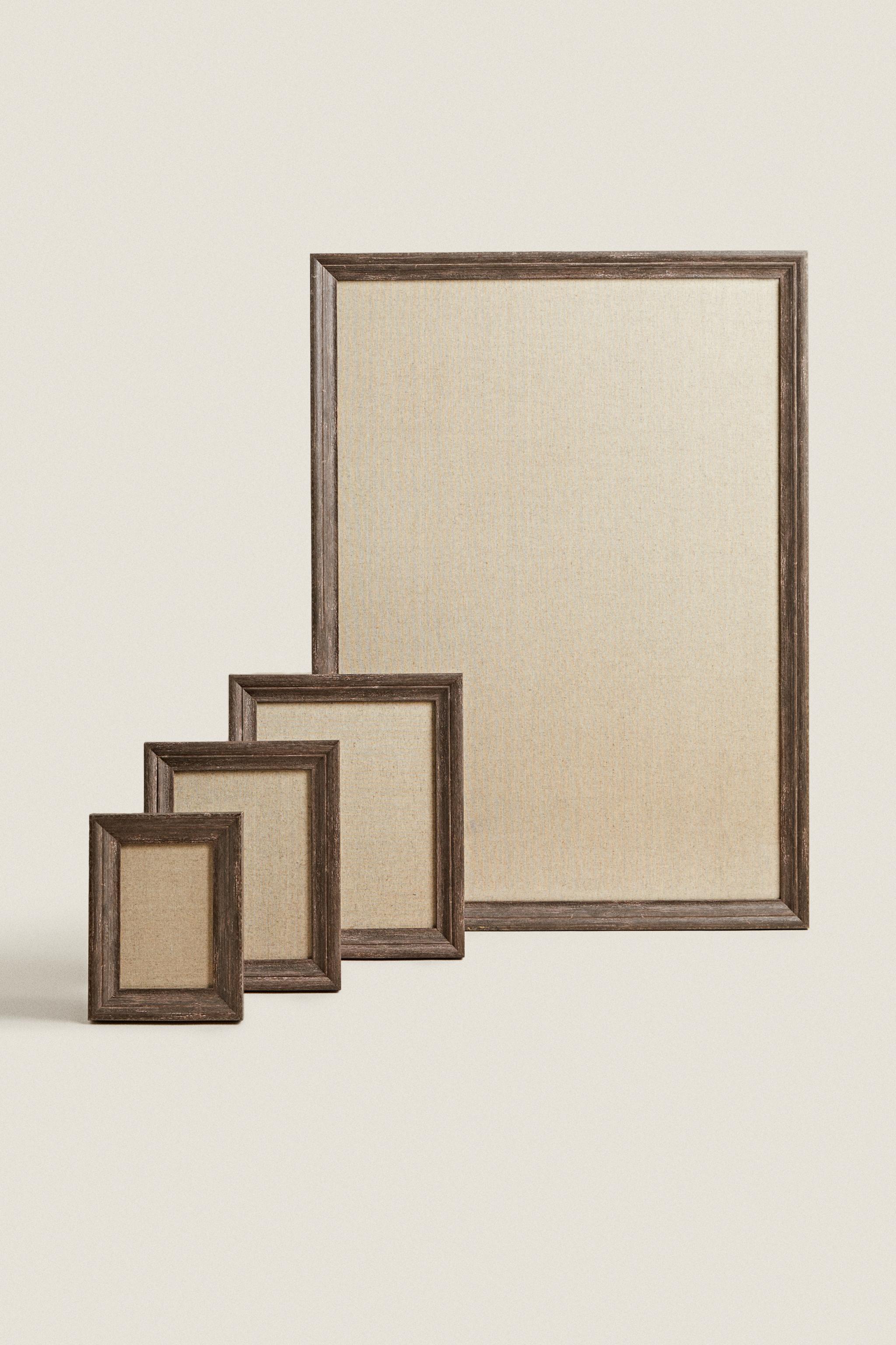 MATTE WOODEN PICTURE FRAME