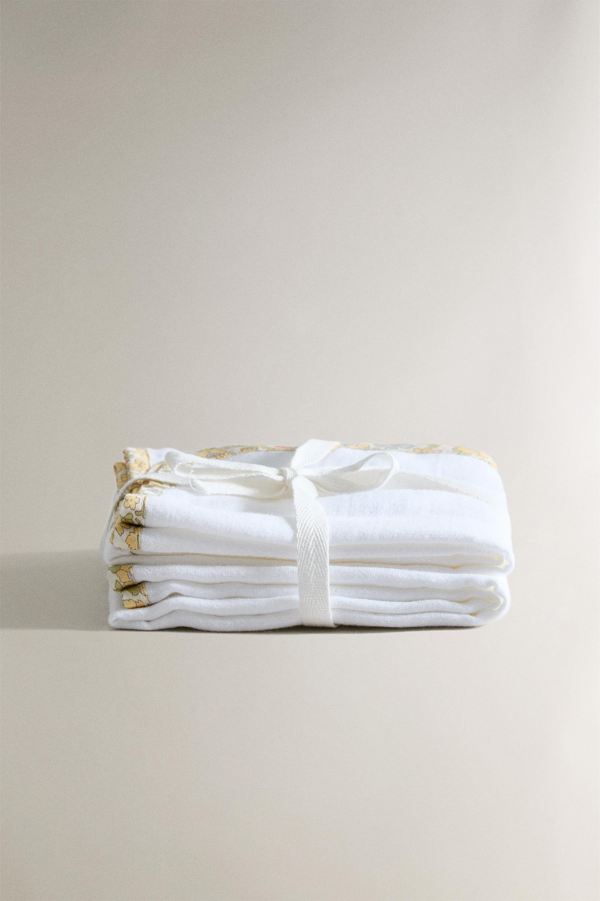 SET OF CHILDREN'S MUSLIN CLOTHS WITH FLORAL PIPING