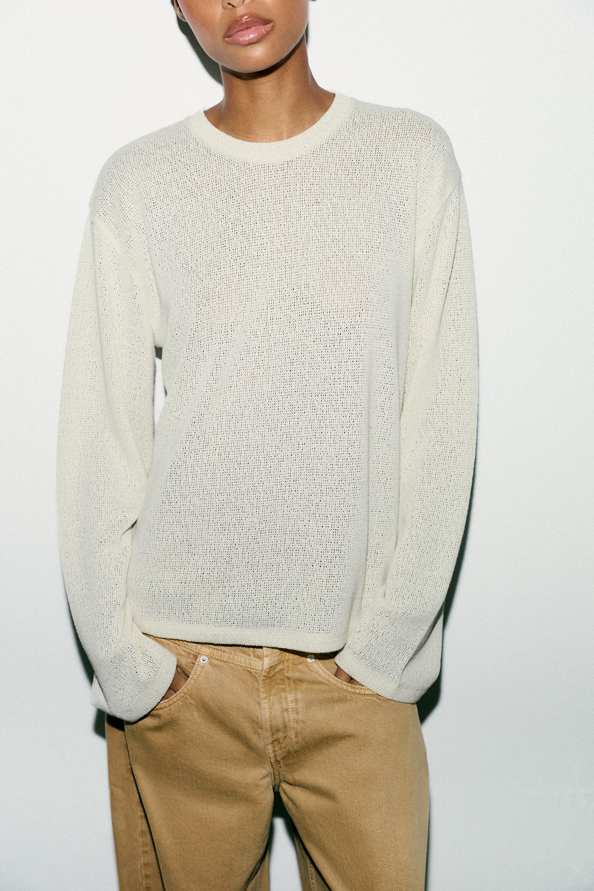 CUT-OUT KNIT SWEATER