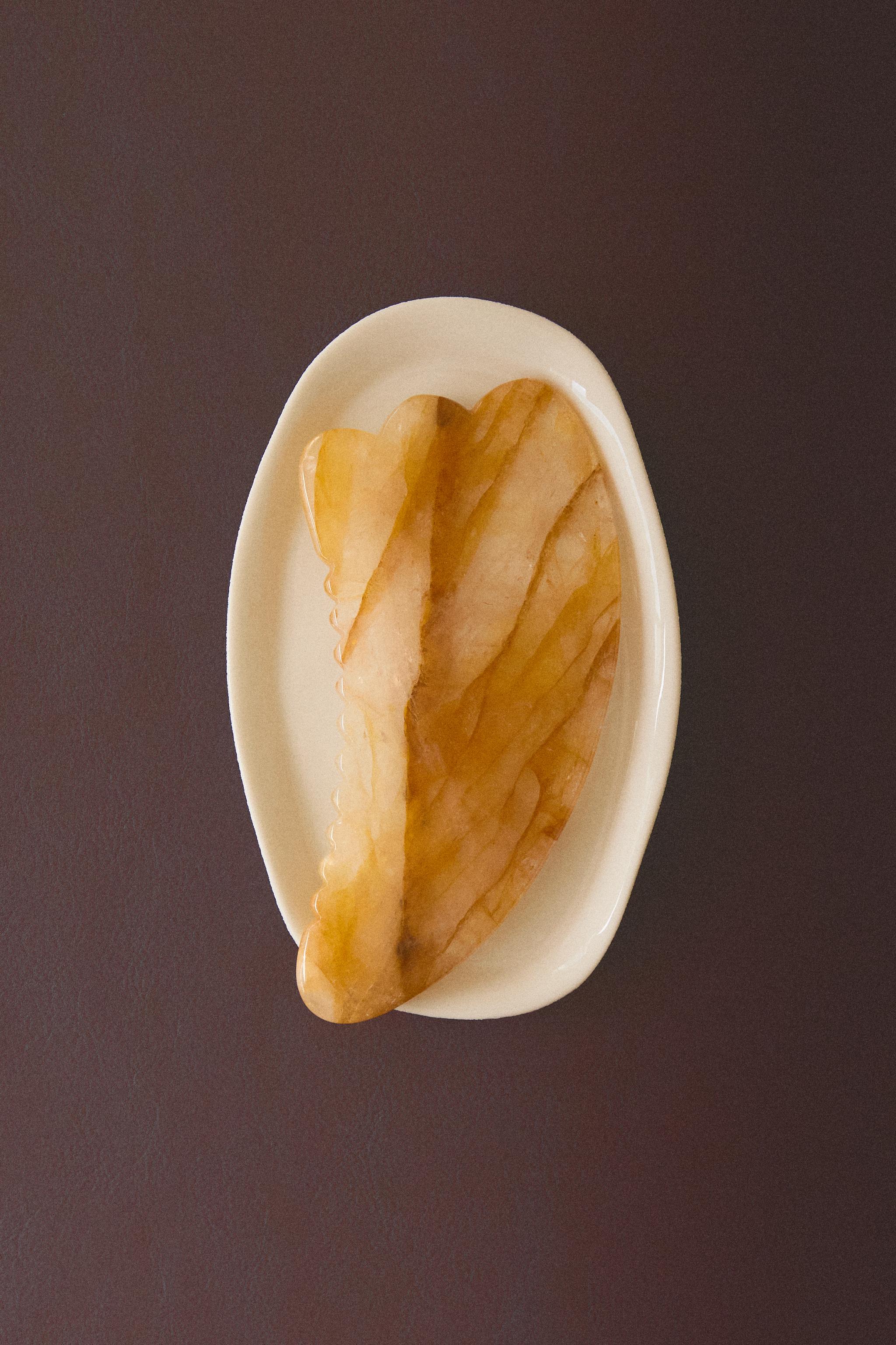 GUA SHA QUARTZ FACE MASSAGER