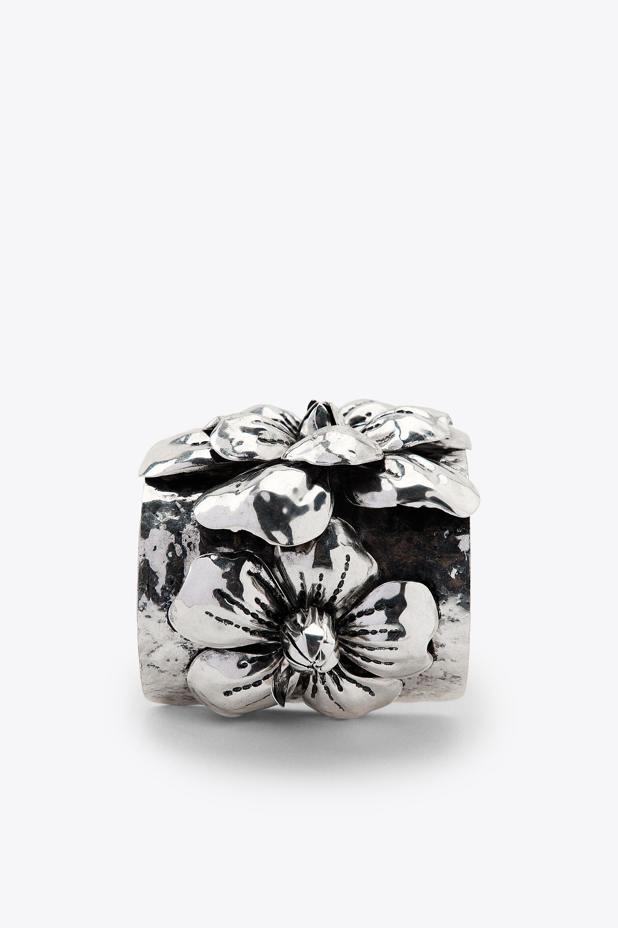 RIGID FLOWER BRACELET