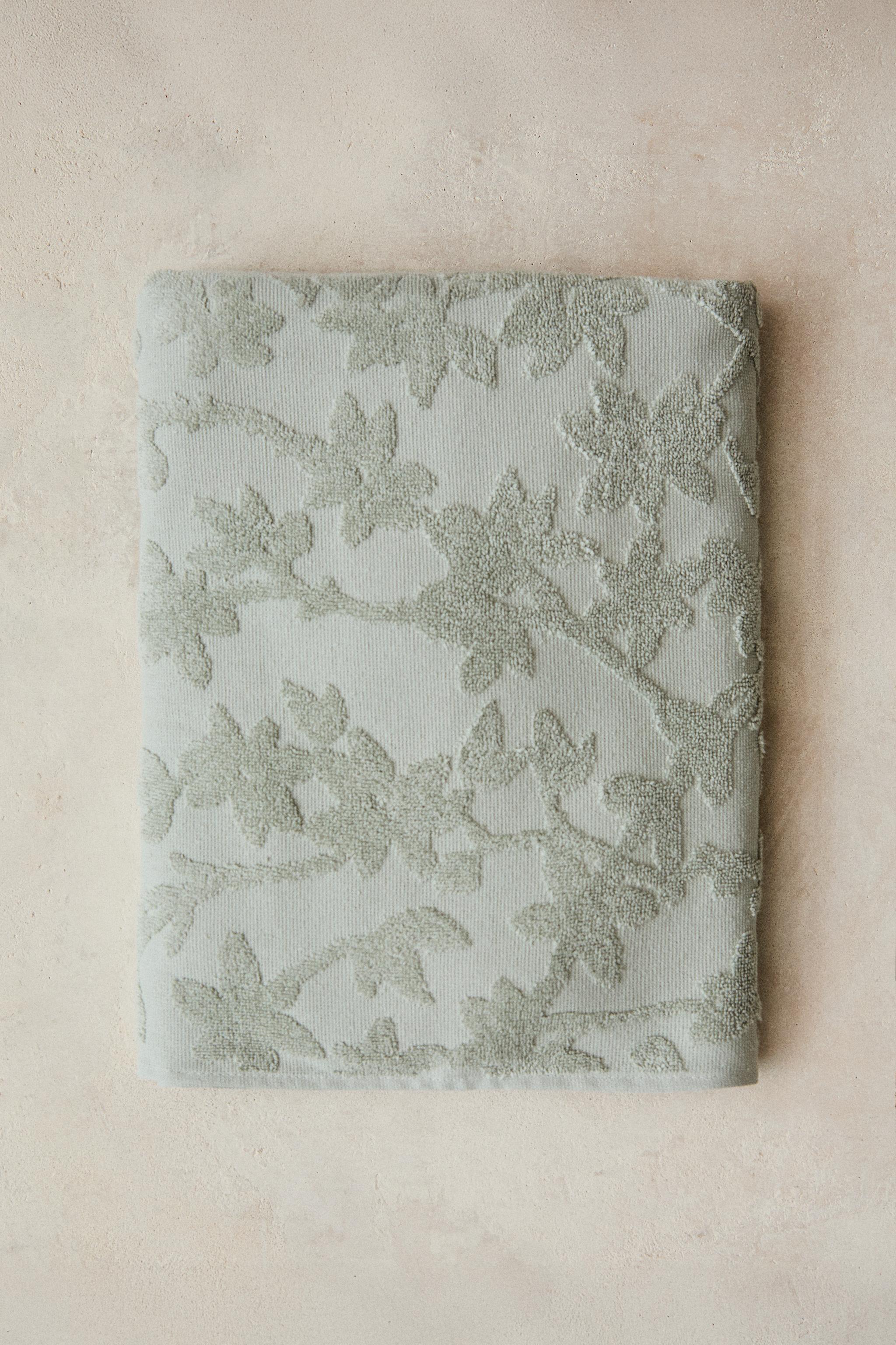 FLORAL JACQUARD BATH TOWEL