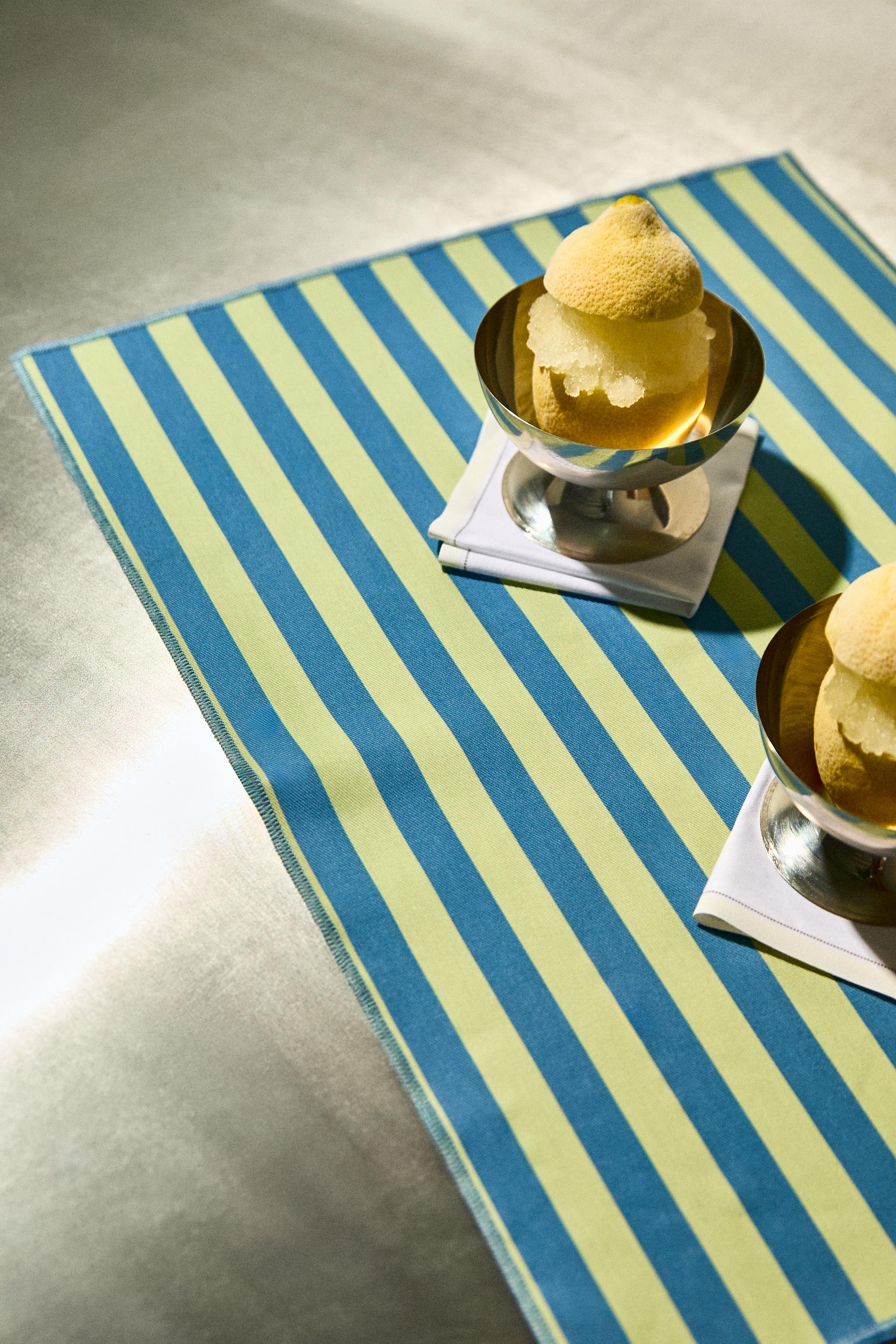 RESIN-COATED STRIPED PLACEMAT