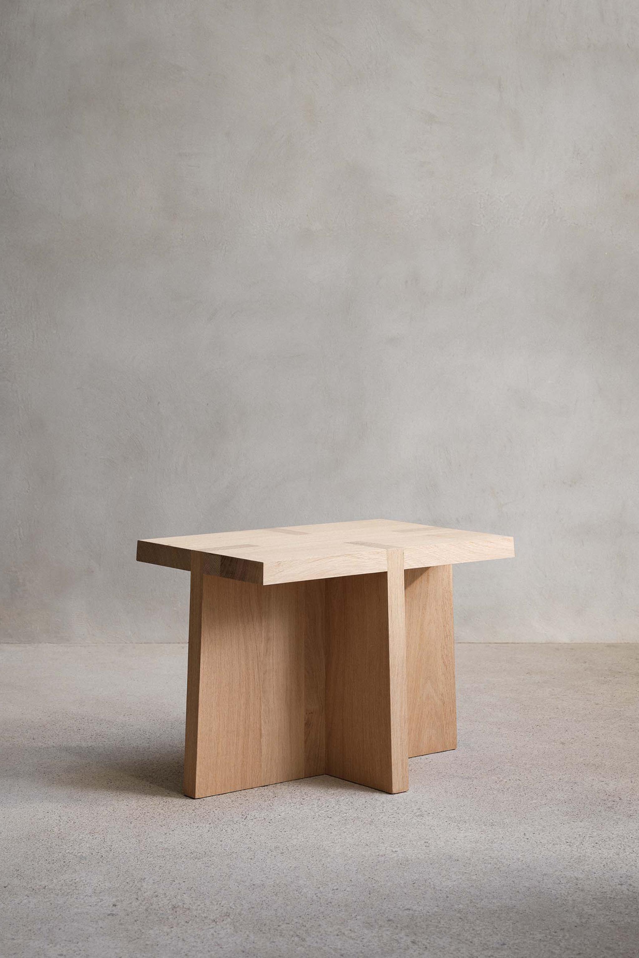SIDETABLE 01