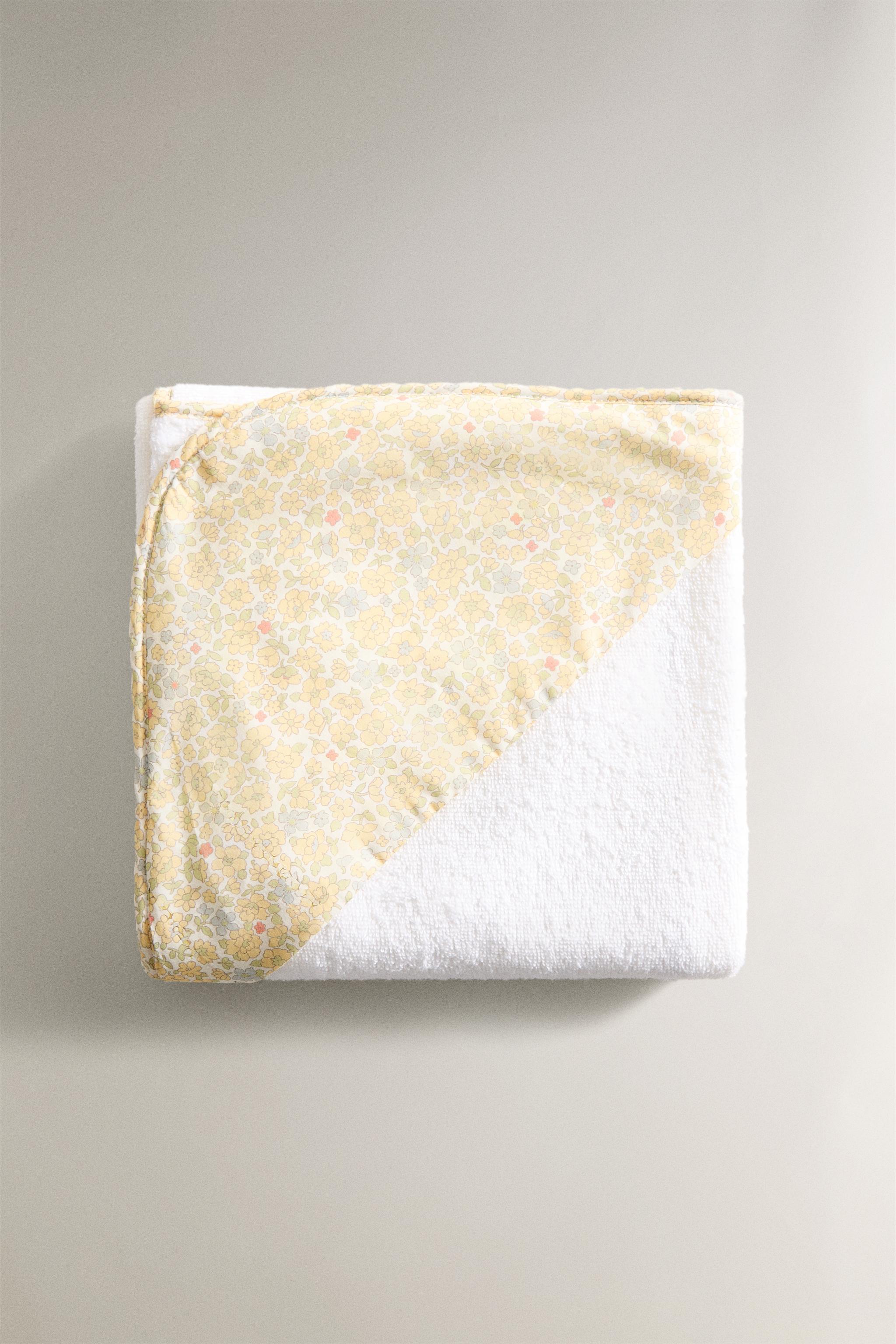 HOODED BABY BATH TOWEL WITH FLORAL PIPING AND HOOD