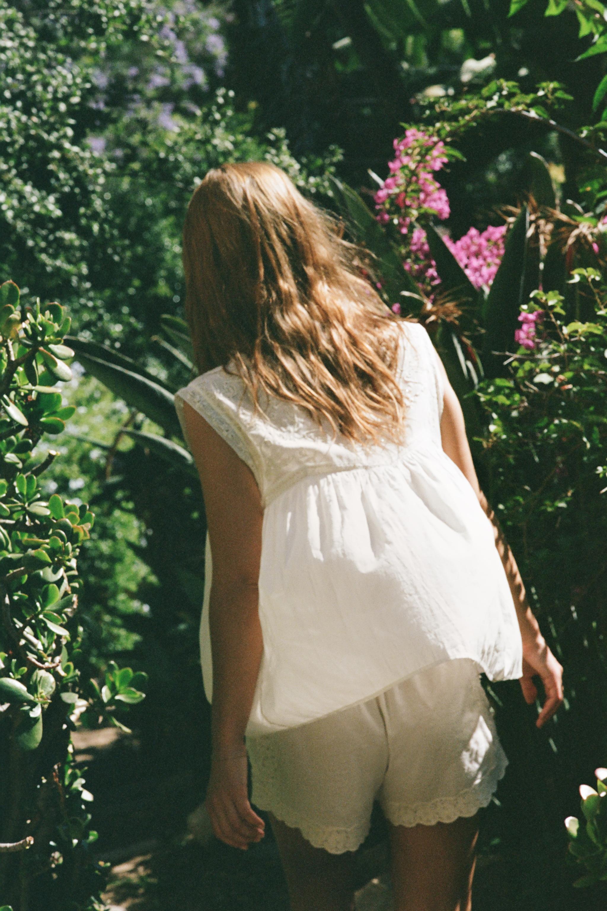 EMBROIDERED LACE TOP LIMITED EDITION