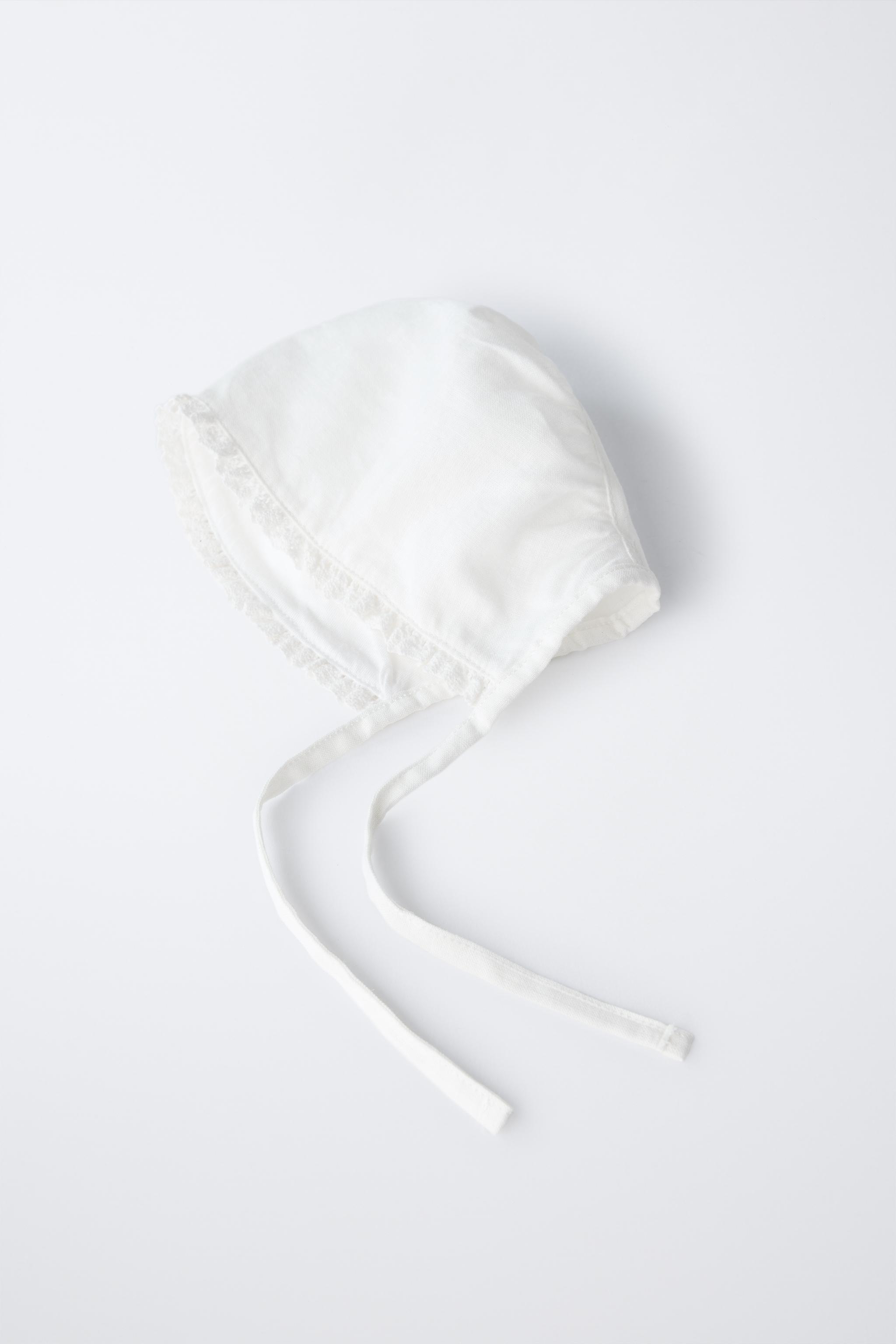 PLAIN LINEN BONNET WITH LACE