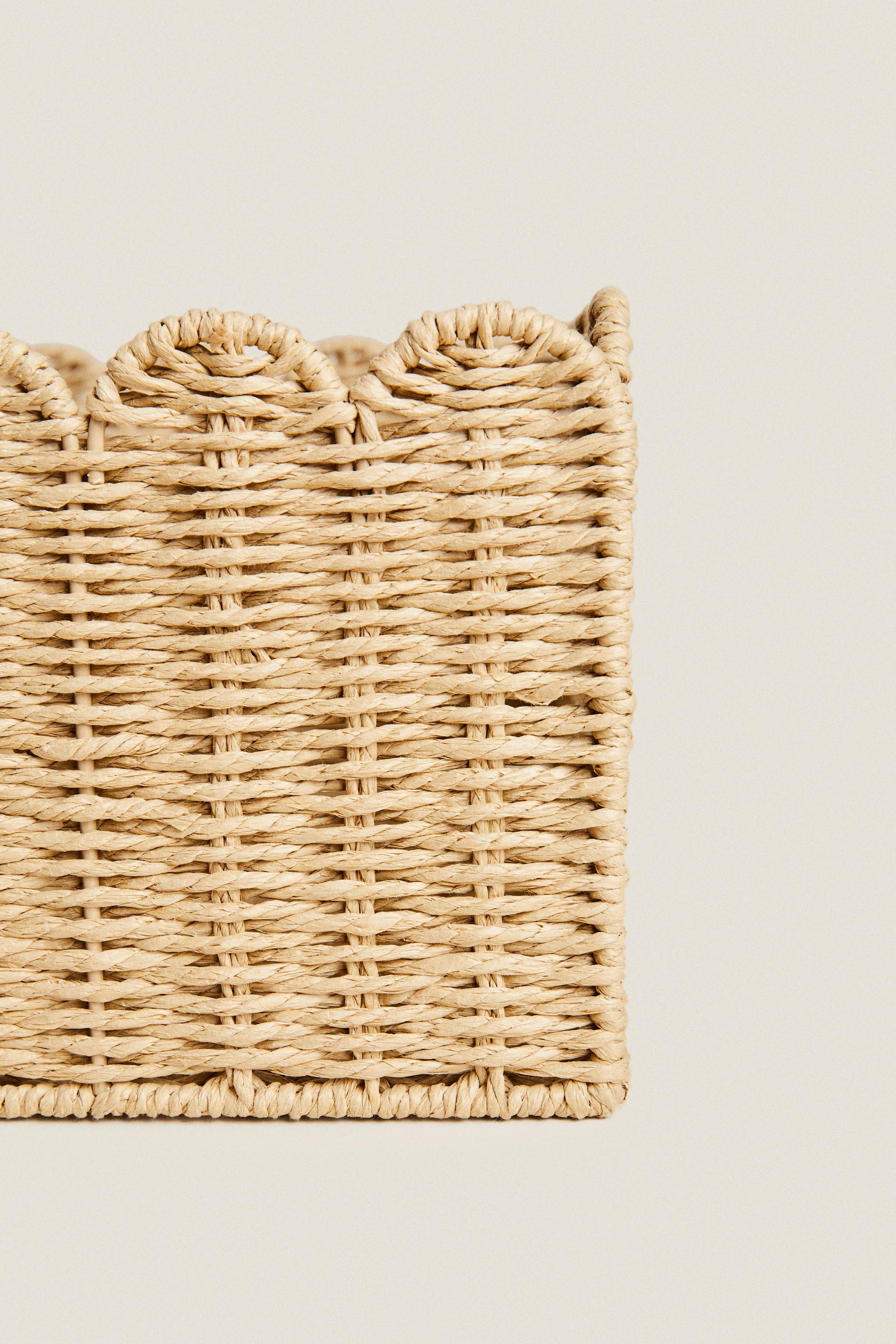 CHILDREN'S MEDIUM SCALLOPED BASKET