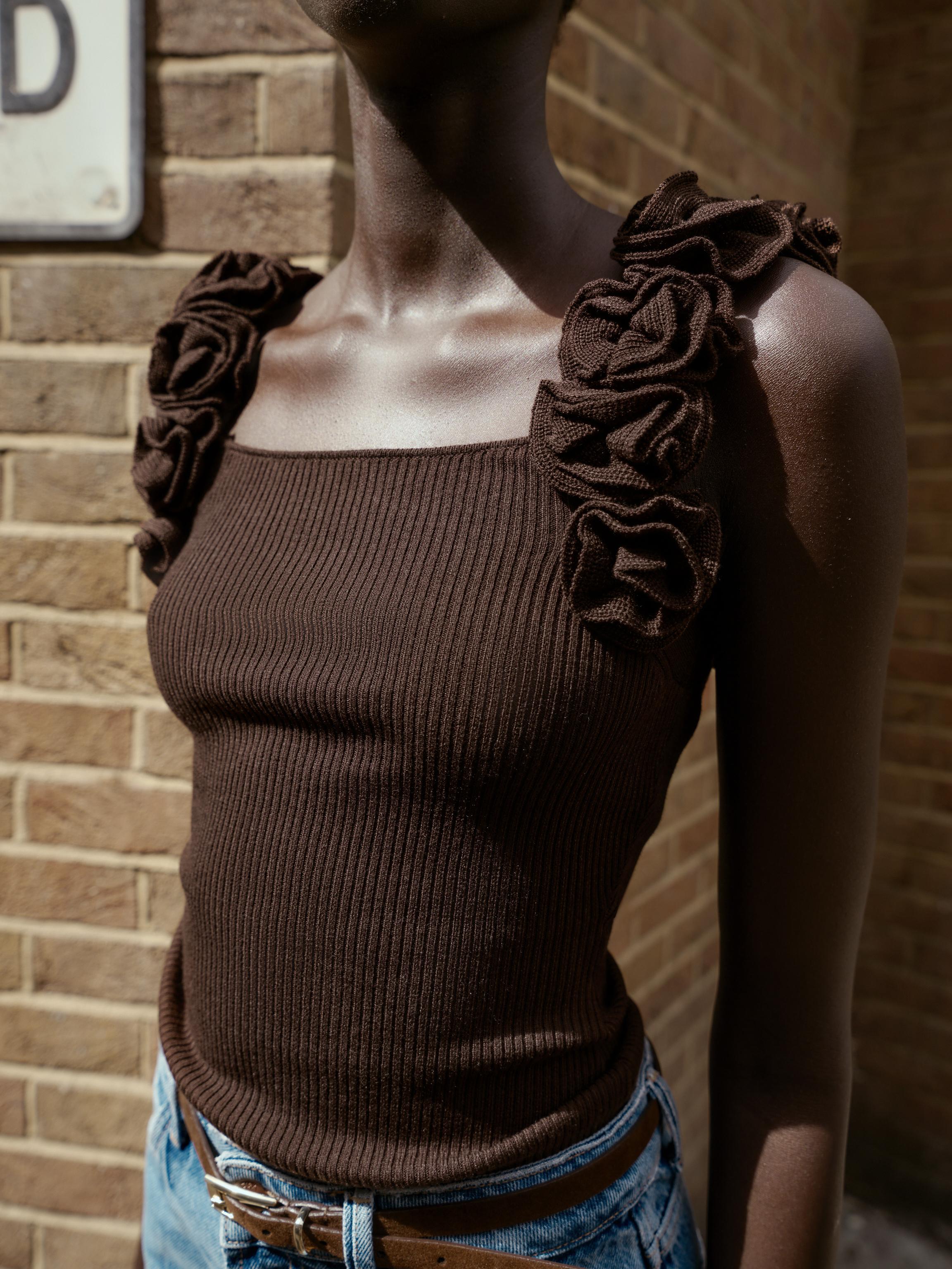 KNIT STRAPPY FLORAL TOP