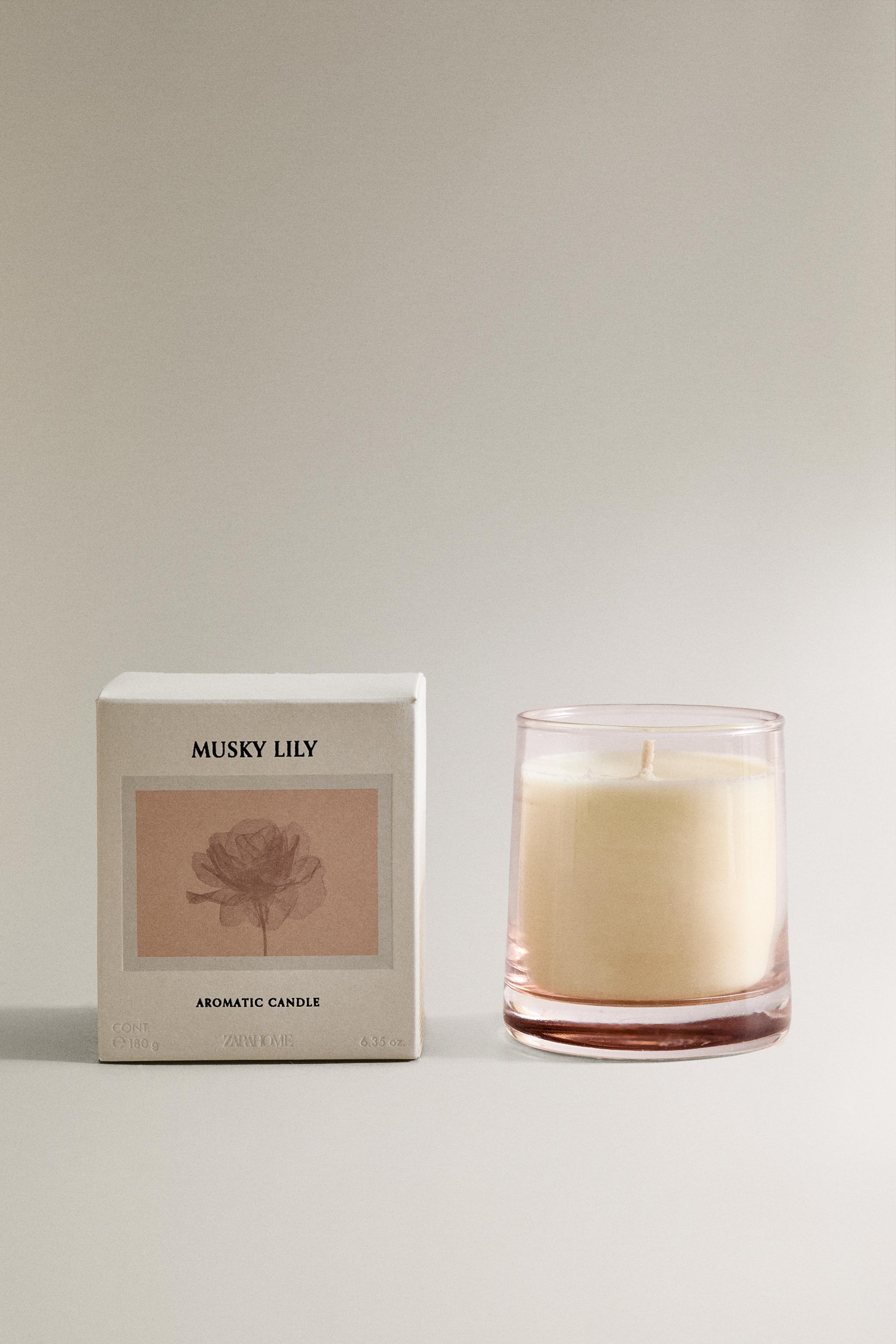 (180 G) MUSKY LILY SCENTED CANDLE