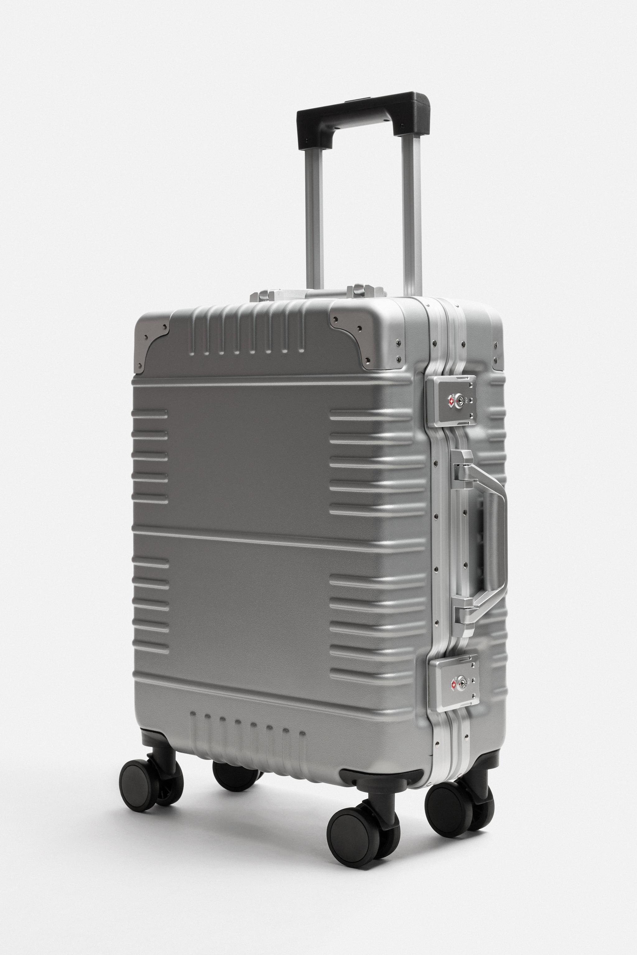 TRAVEL SUITCASE