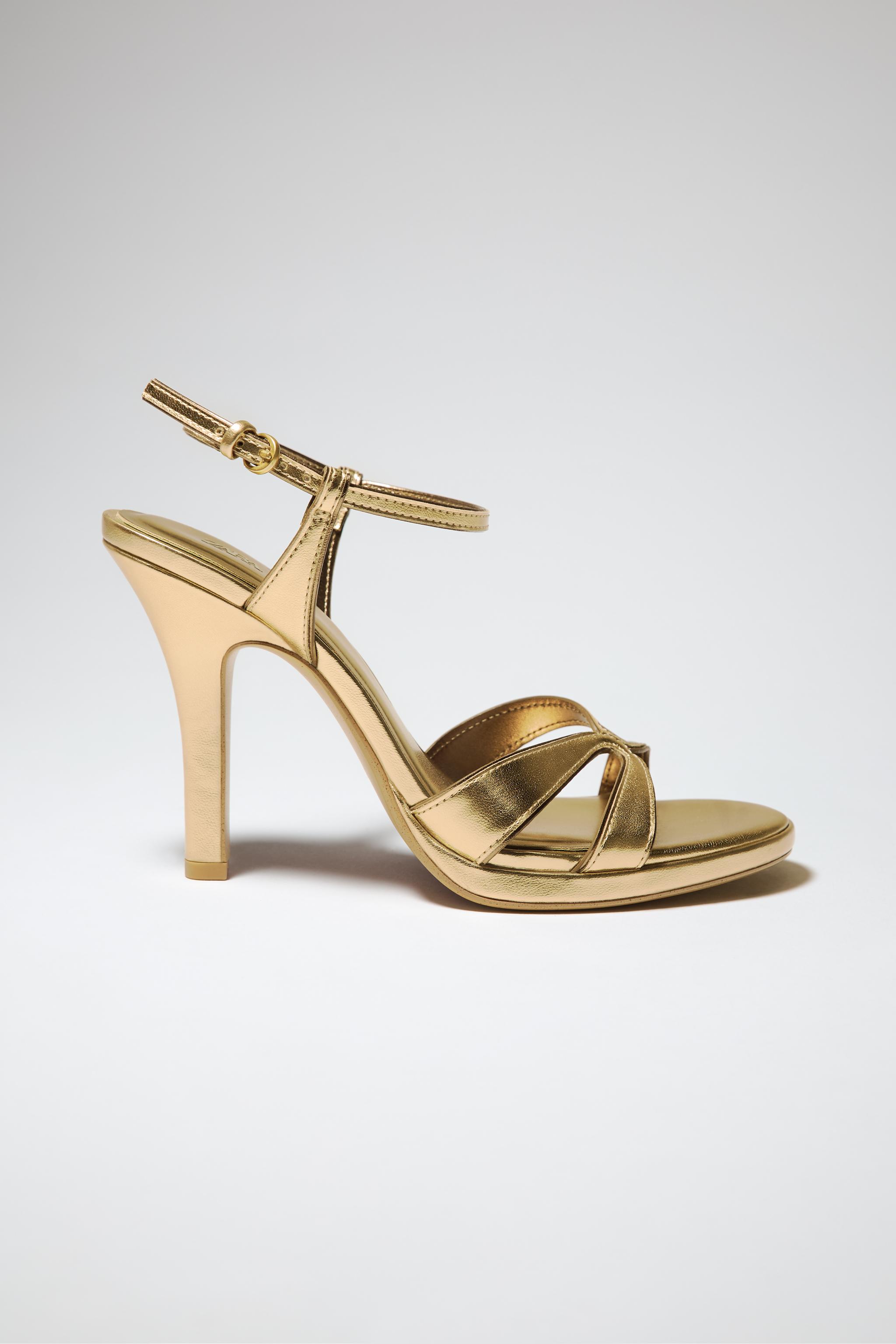 METALLIC EFFECT HEELED SANDALS