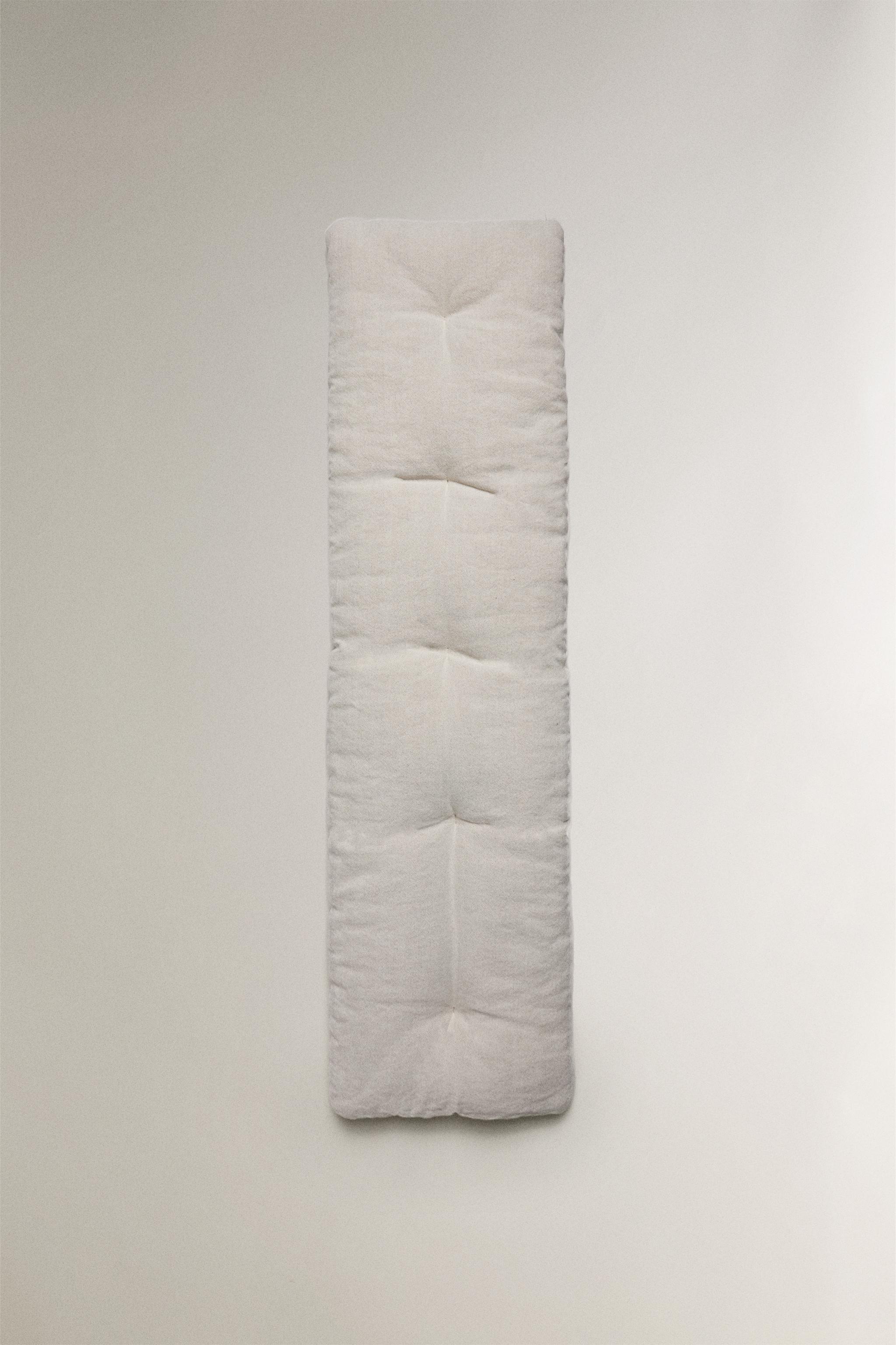 ELONGATED LINEN CUSHION