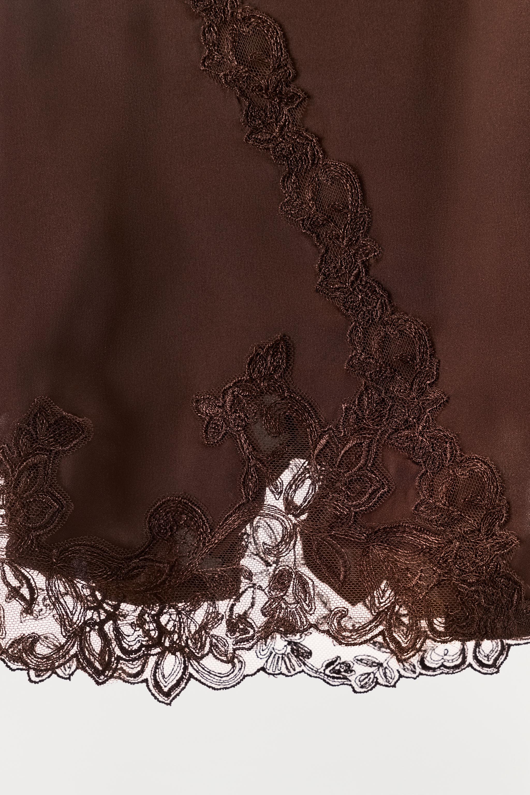 SATIN EFFECT EMBROIDERED LACE SHORTS