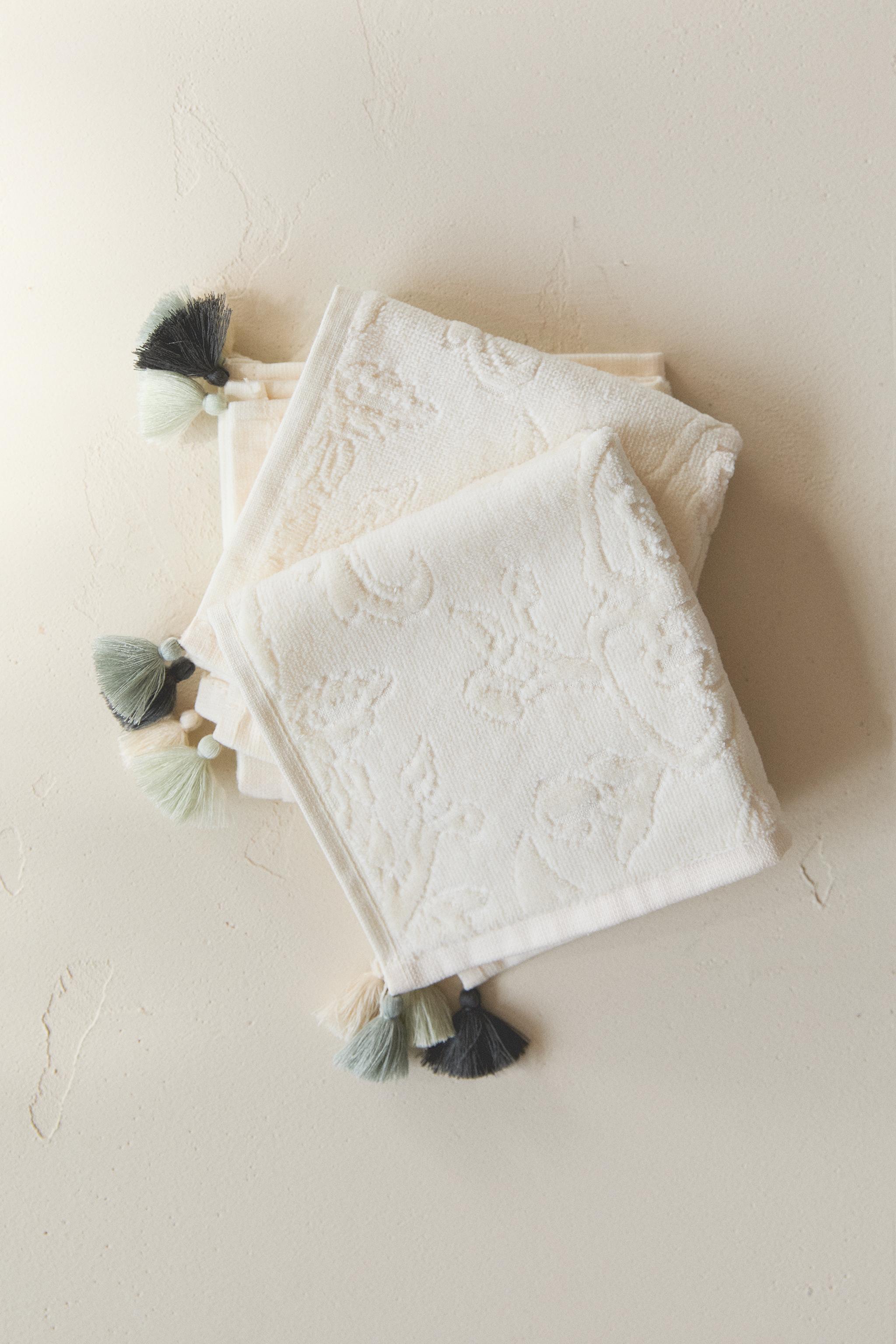 PACK OF HAND TOWELS WITH TASSELS (PACK OF 3)