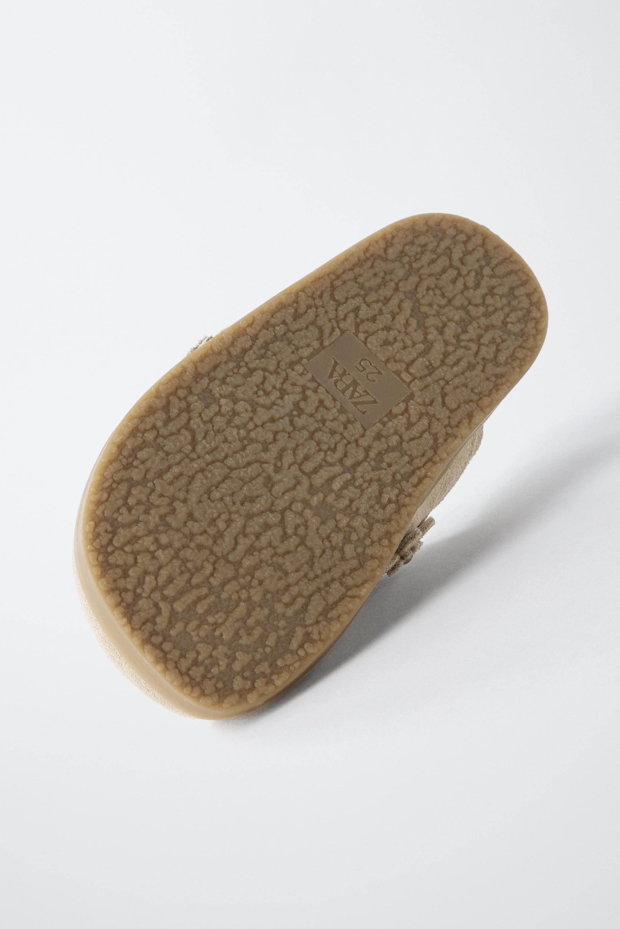 LEATHER FLOWER CLOGS