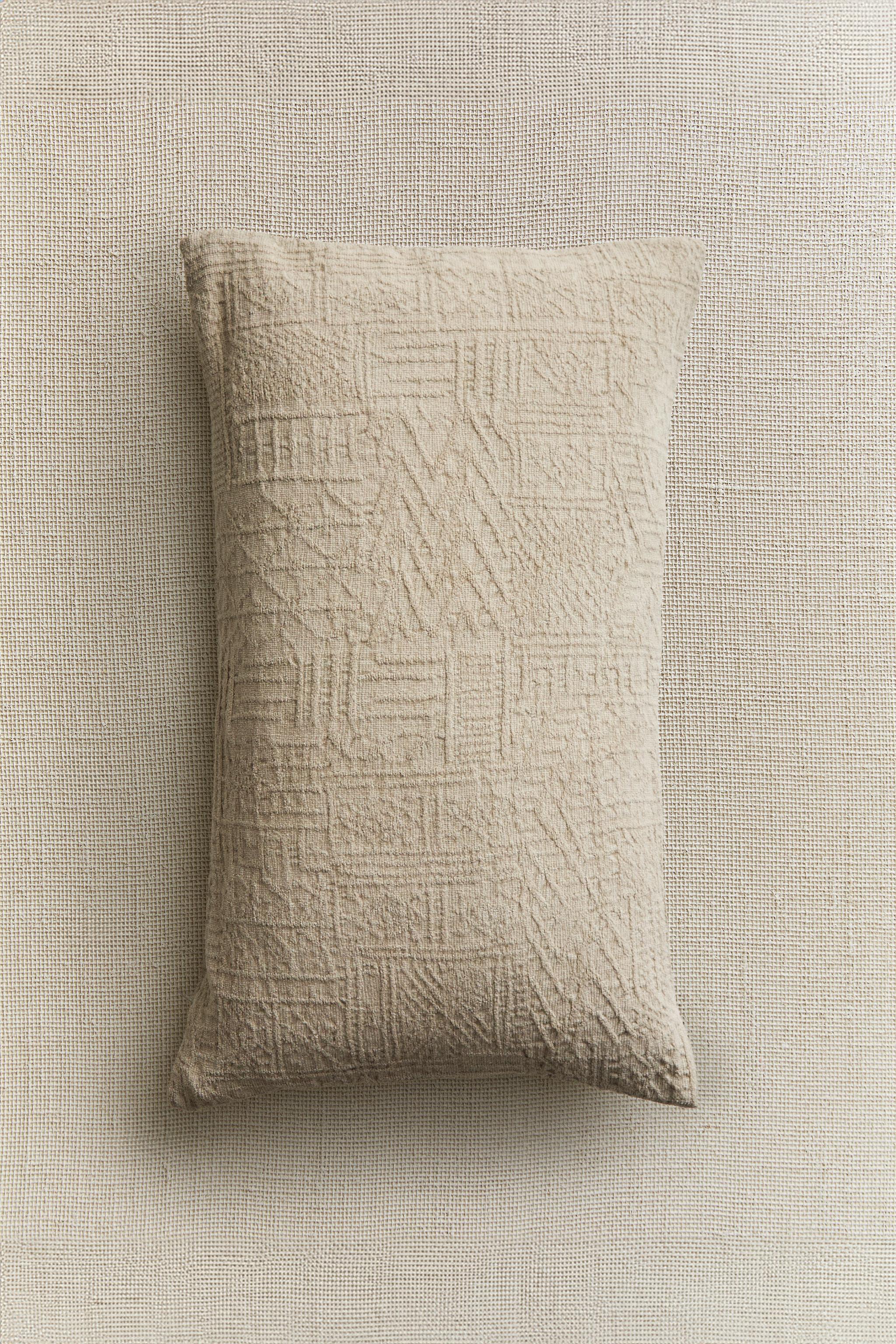 JACQUARD THROW PILLOW COVER