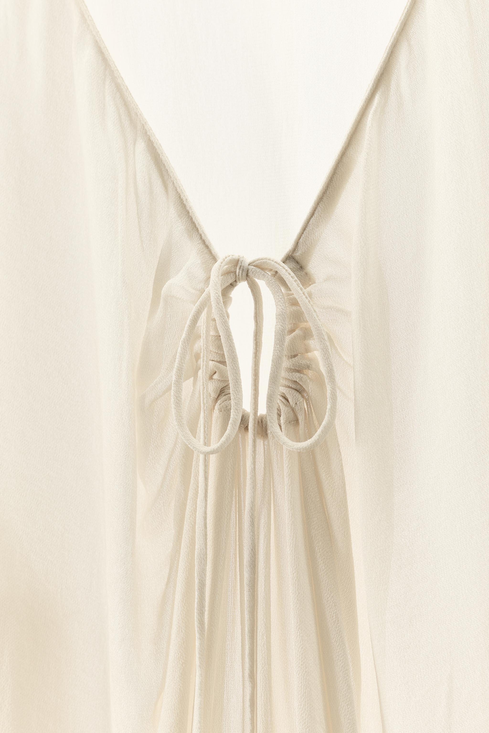 FLOWY SEMI-SHEER TOP