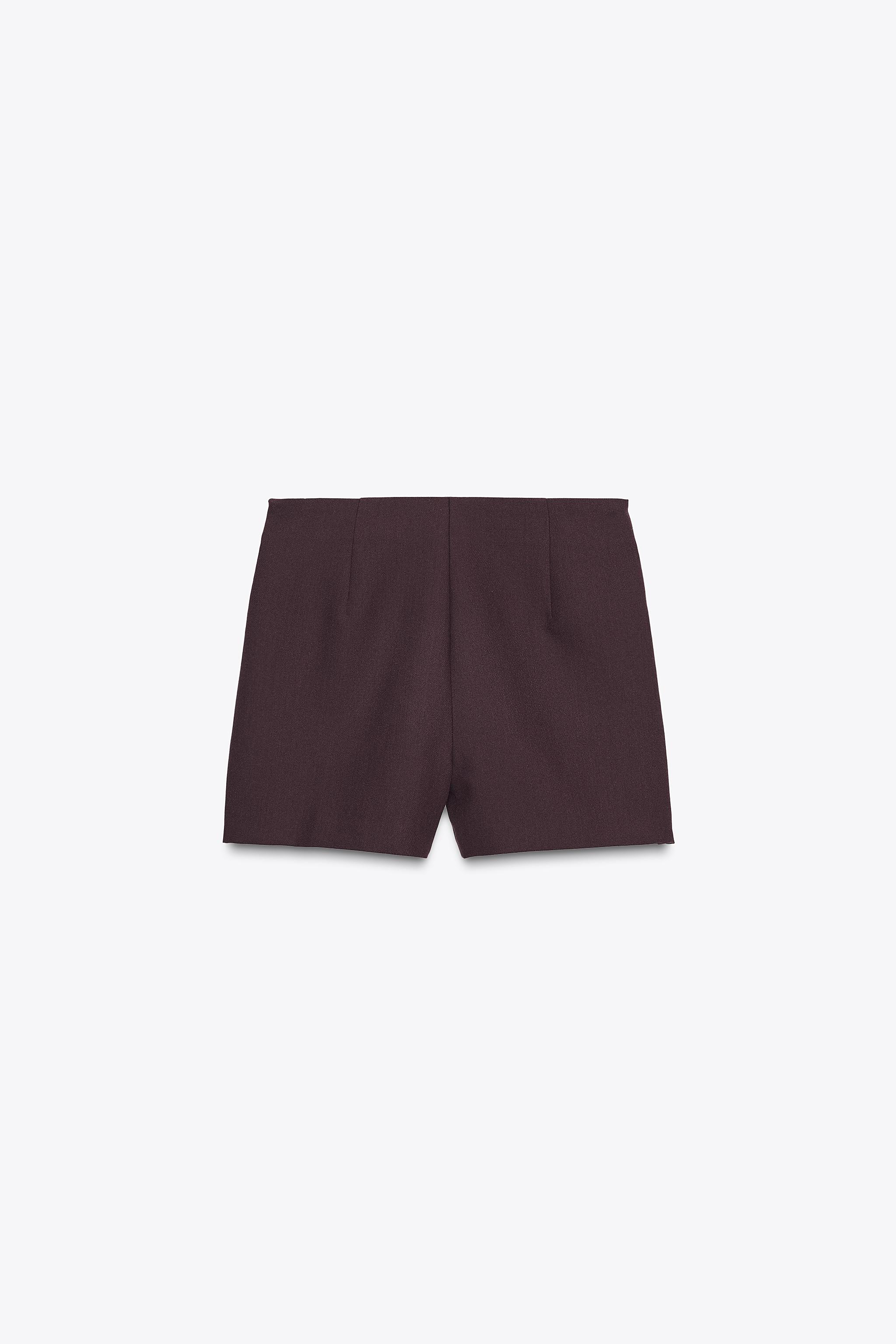 PLEATED CHAIN SHORTS