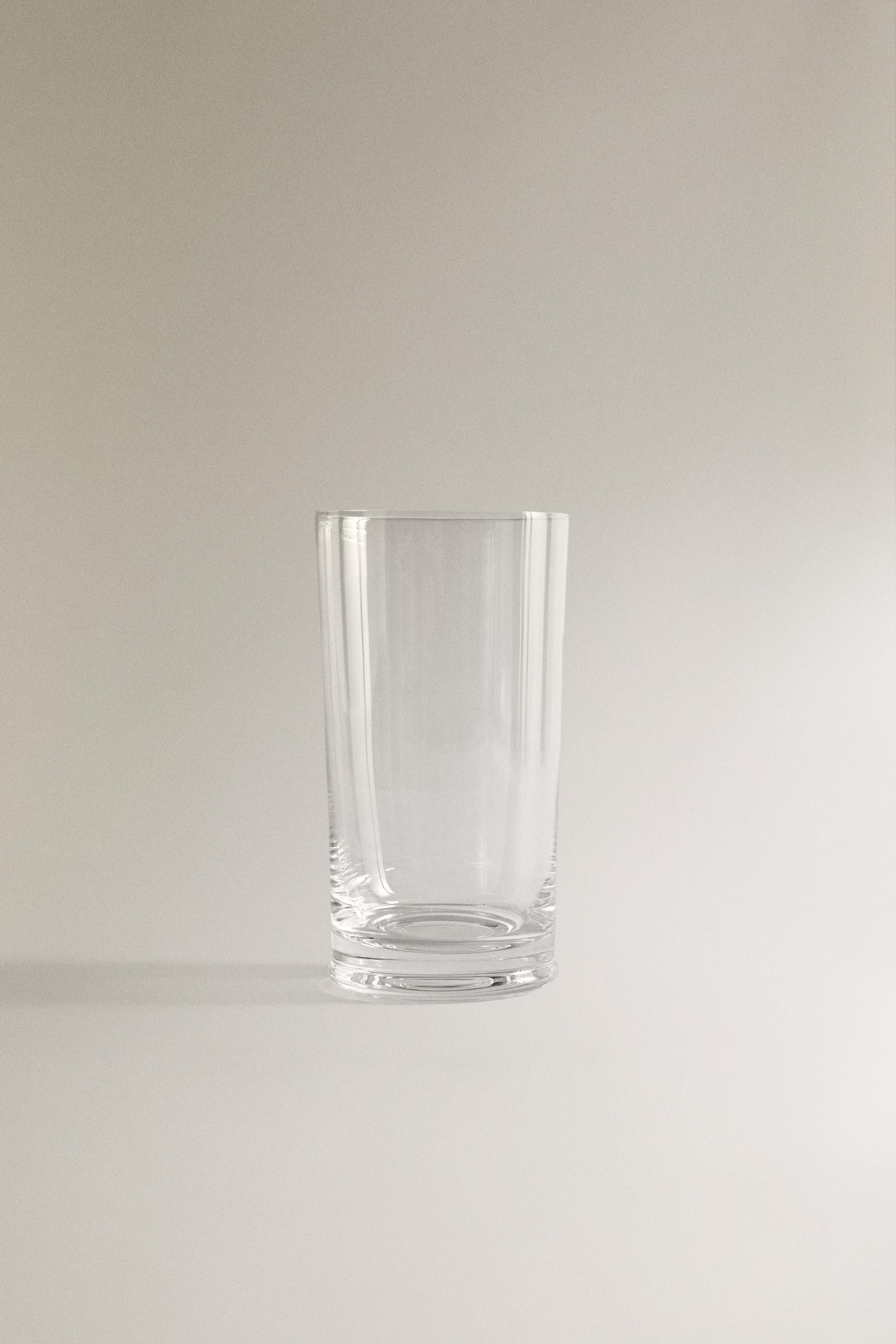 TALL TRANSPARENT GLASS TUMBLER