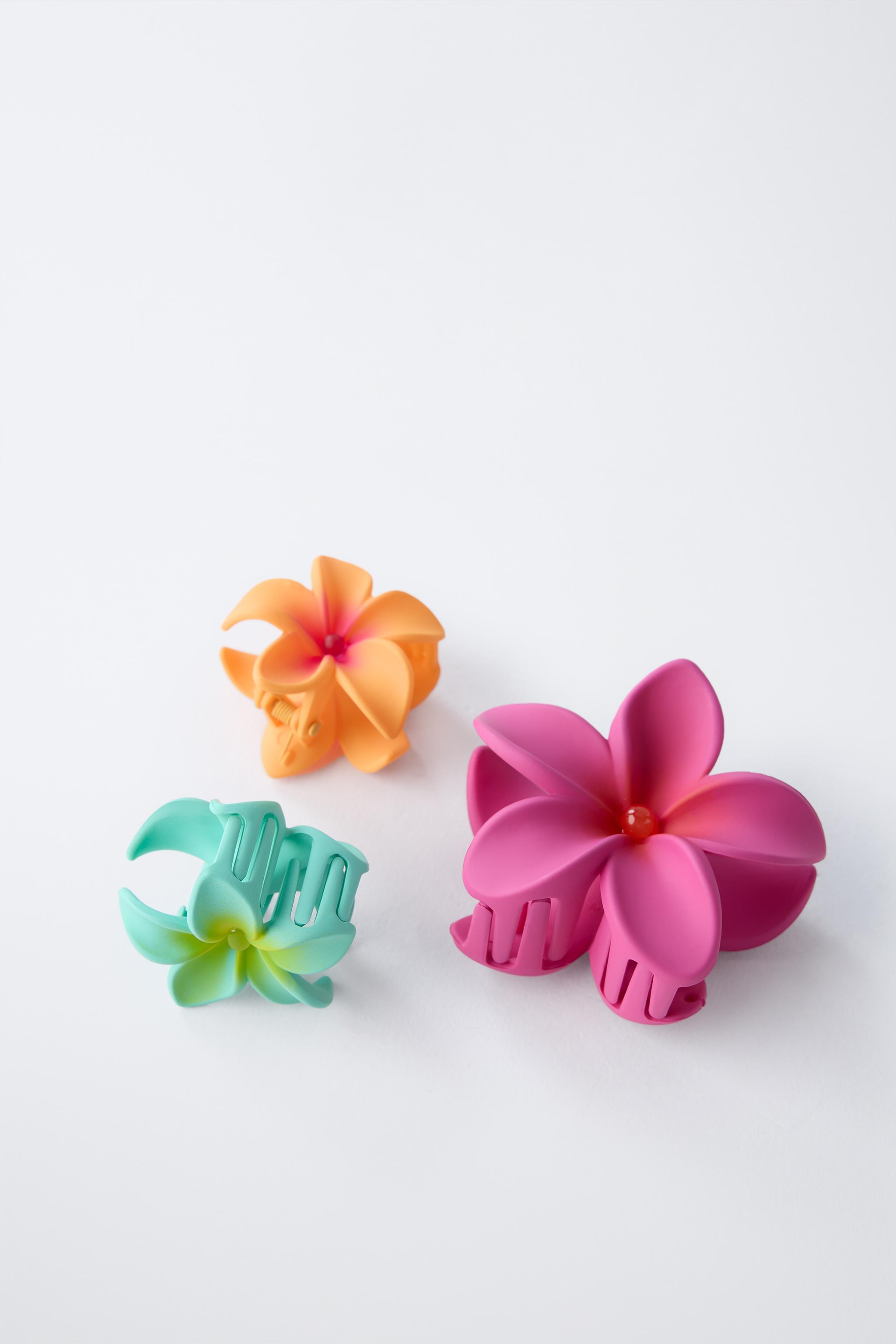 THREE PACK OF FLOWER HAIR CLIPS