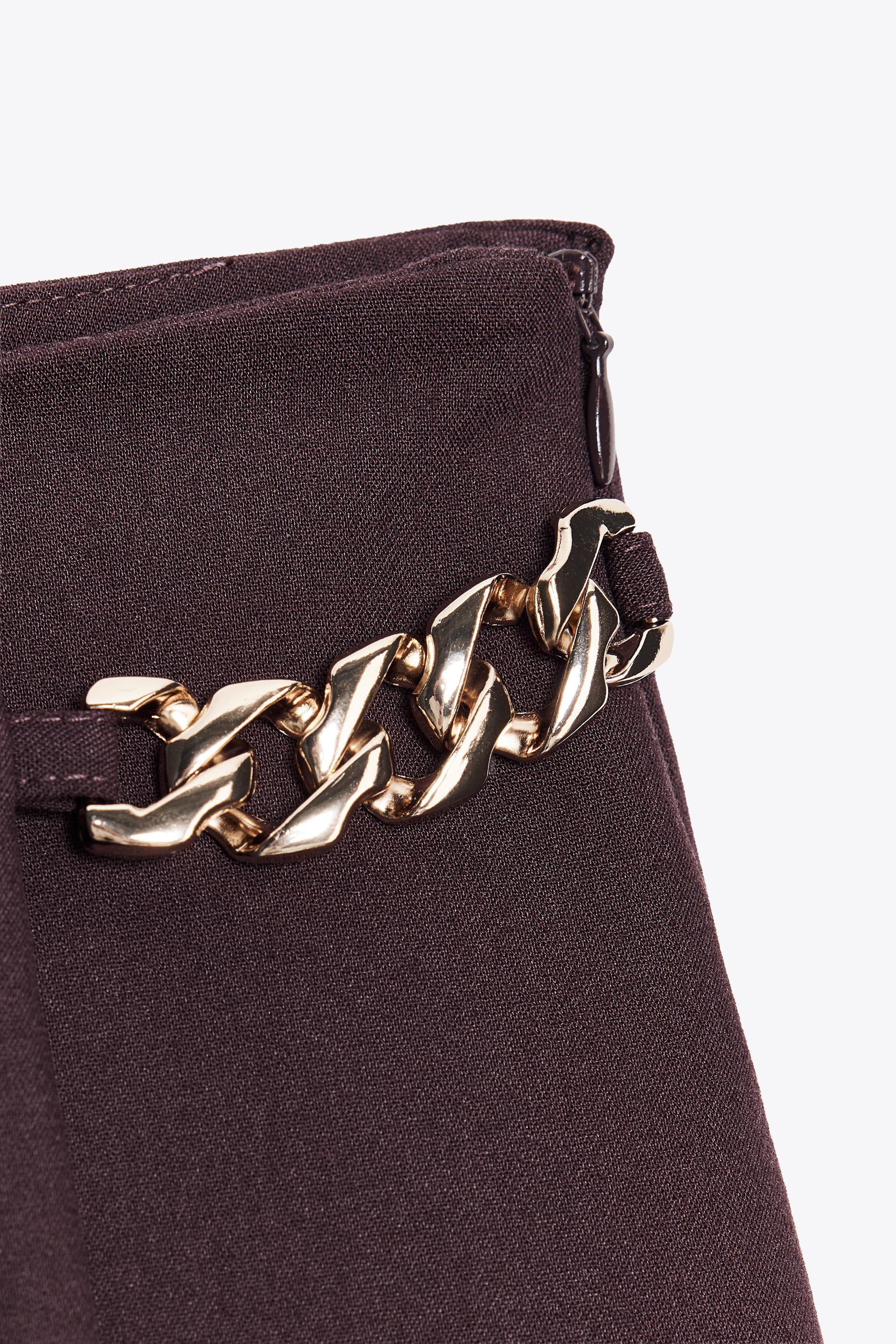 PLEATED CHAIN SHORTS