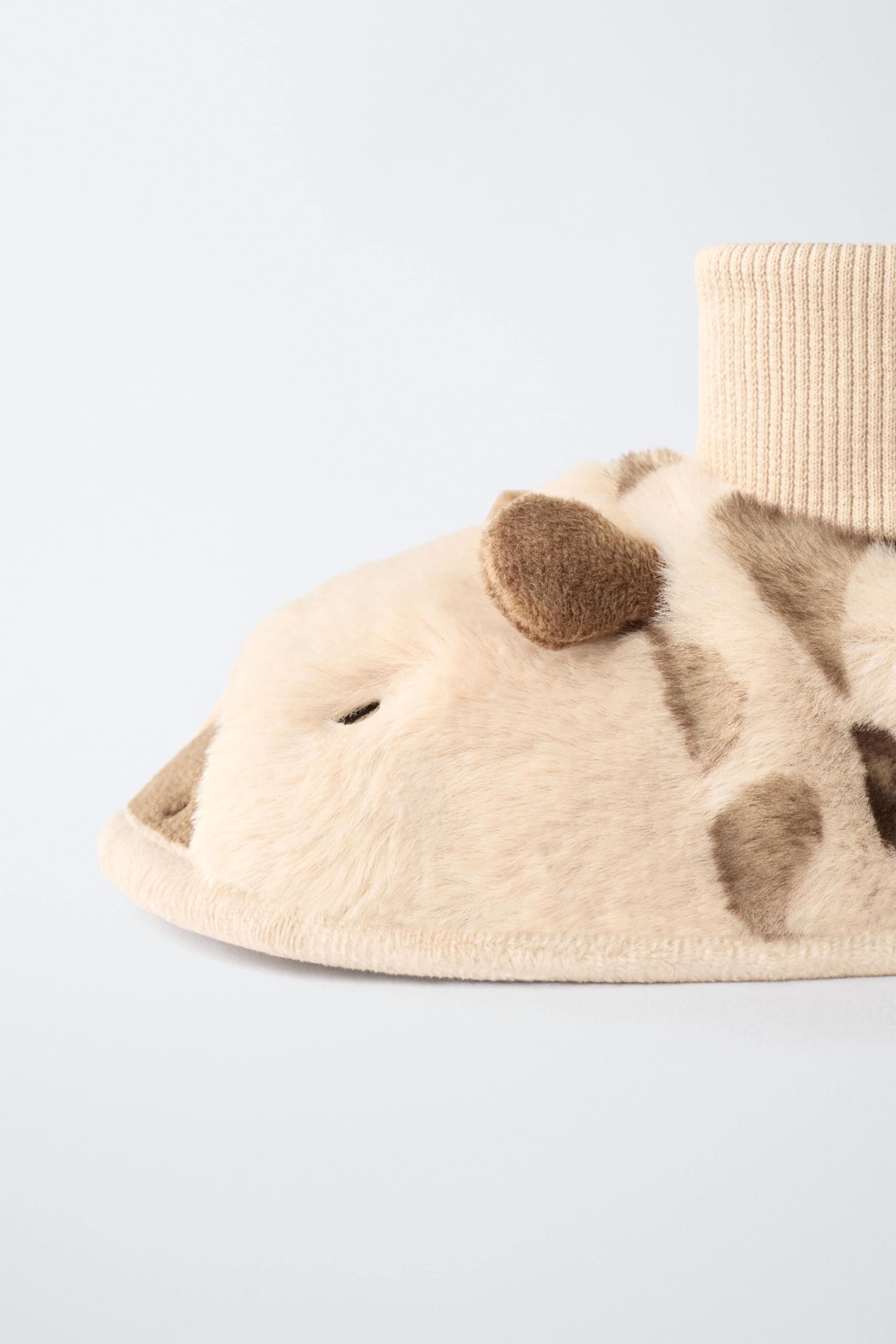 GIRAFFE SLIPPERS