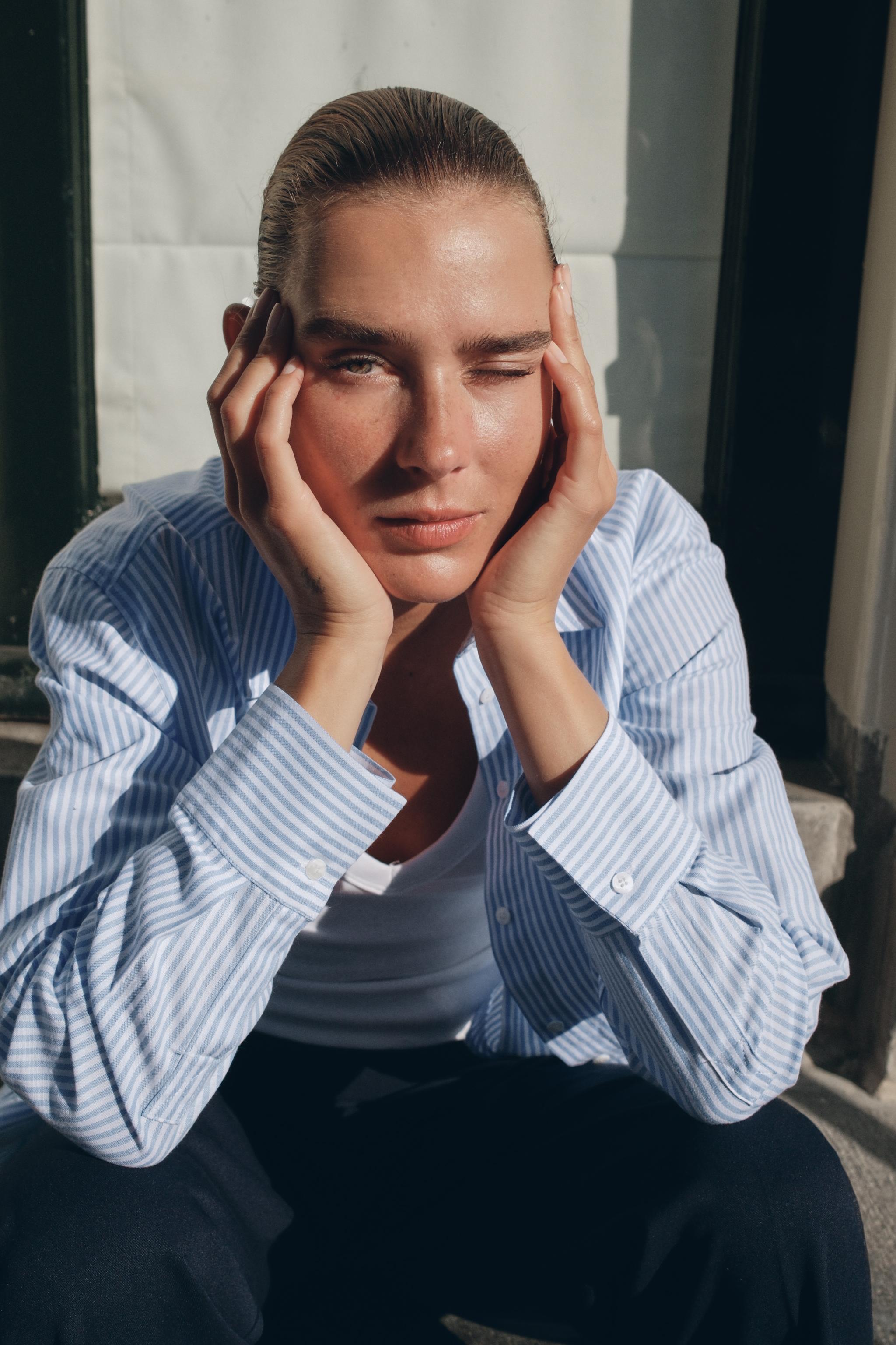 CROPPED STRIPED OXFORD SHIRT WITH WAIST PLEATS