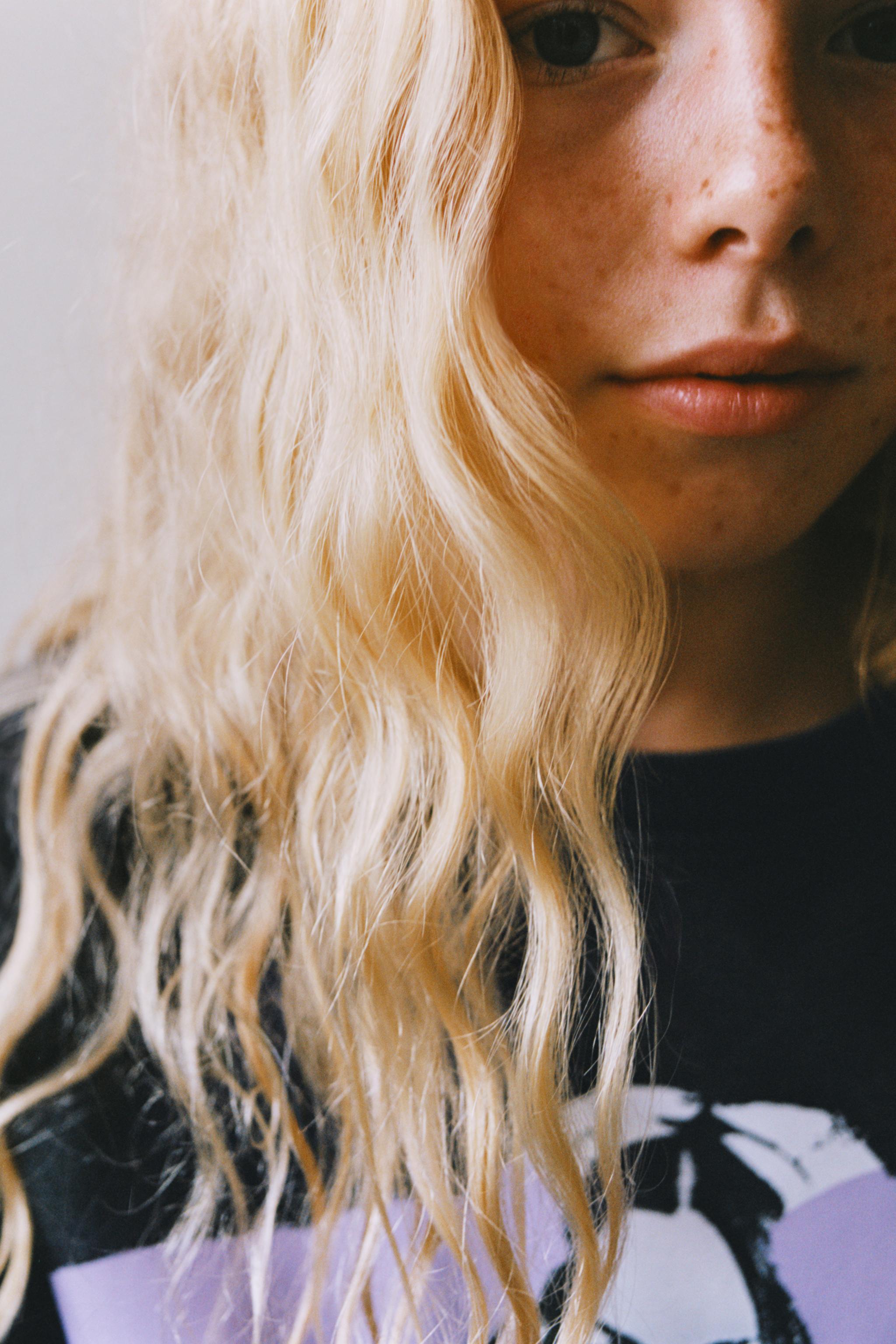 OLIVIA RODRIGO ™ WASHED EFFECT T-SHIRT