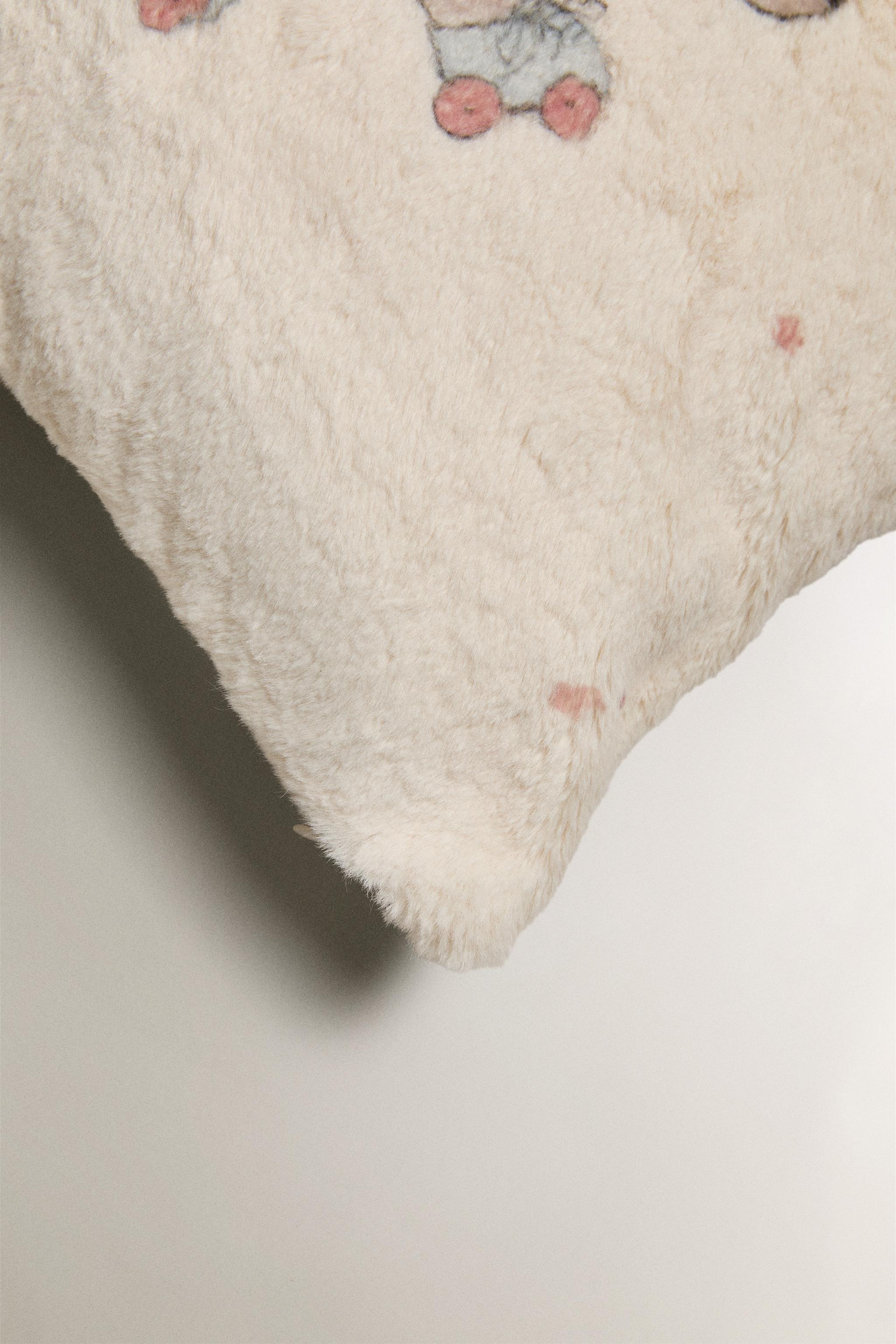 CHILDREN'S THROW PILLOW COVER WITH A SKATING DOG DESIGN