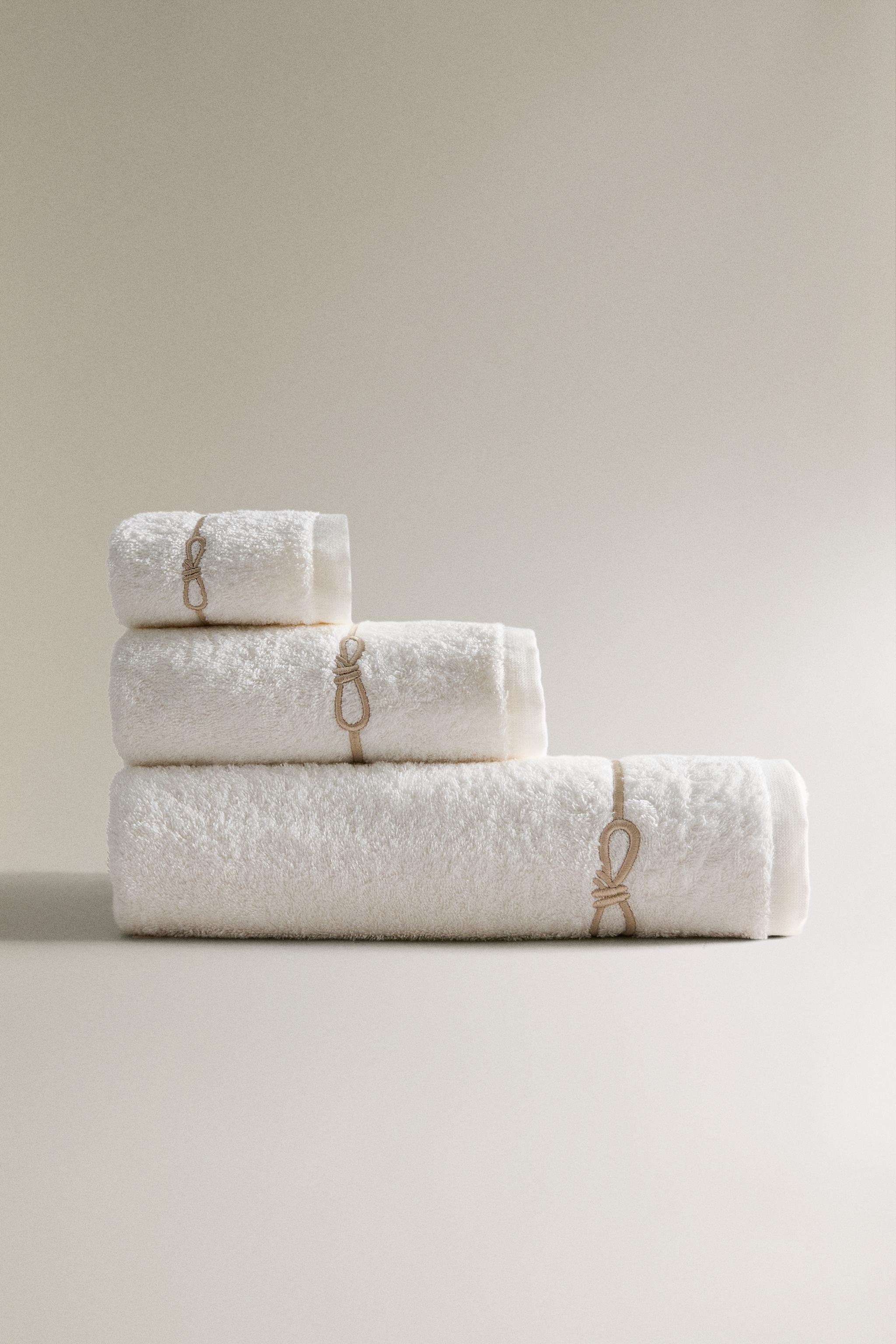 EMBROIDERED BOW BATH TOWEL