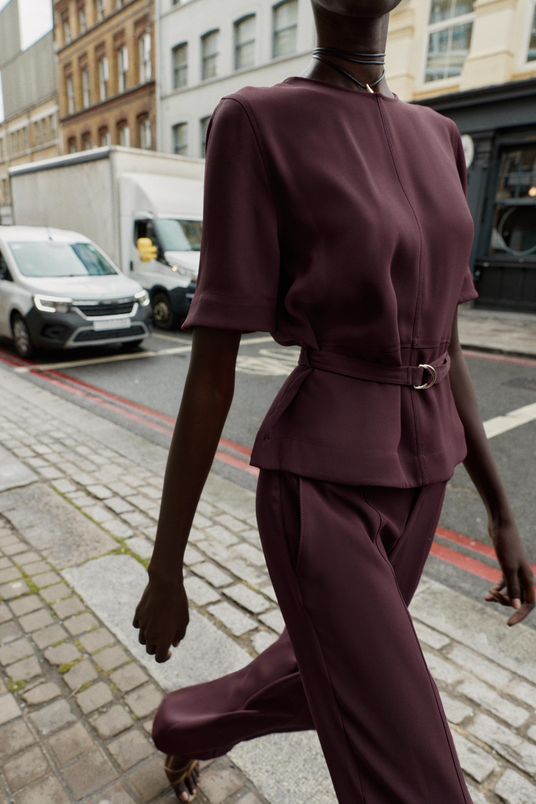 SHORT SLEEVE BELTED TOP