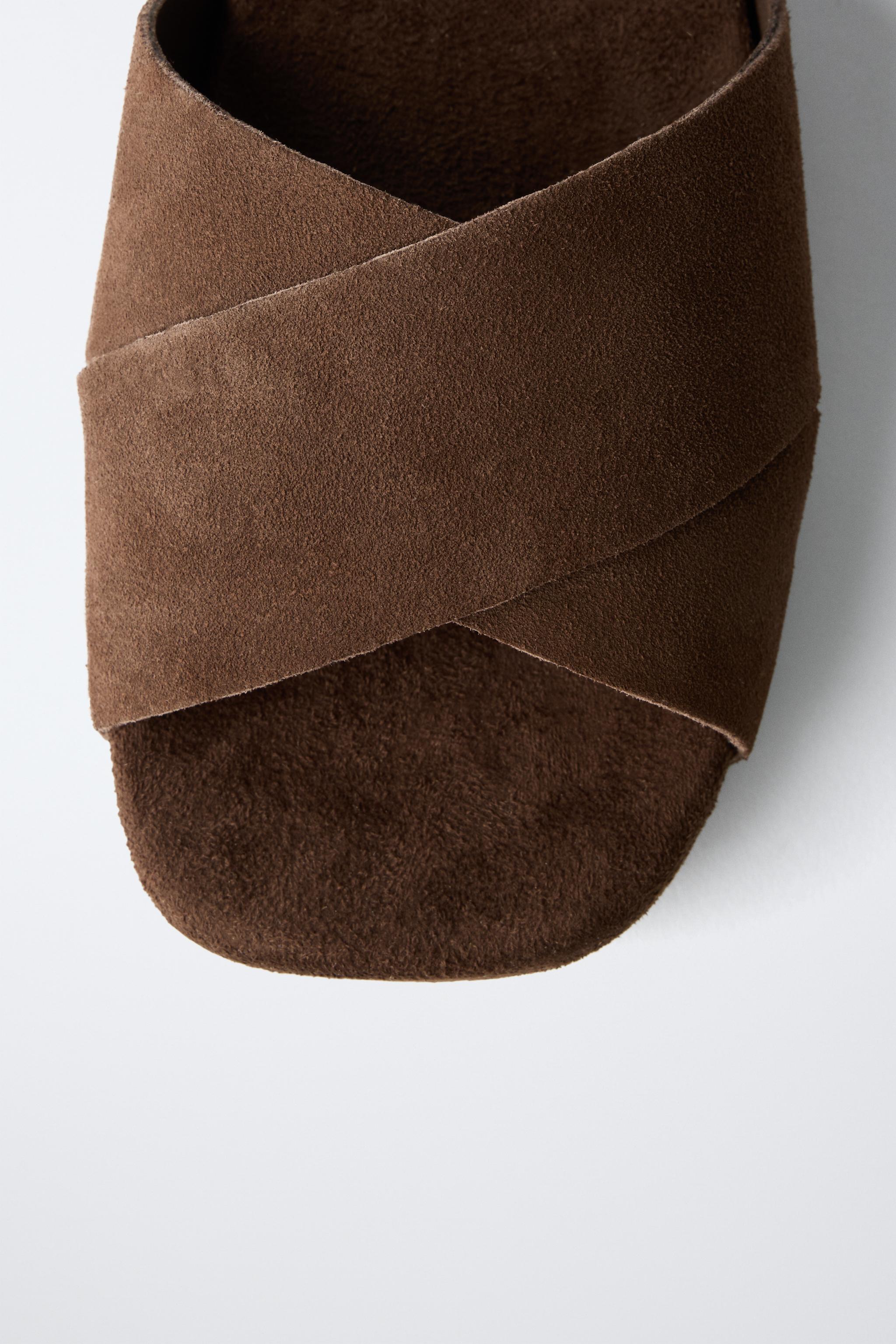 LEATHER CLOGS WITH THIN SOLES