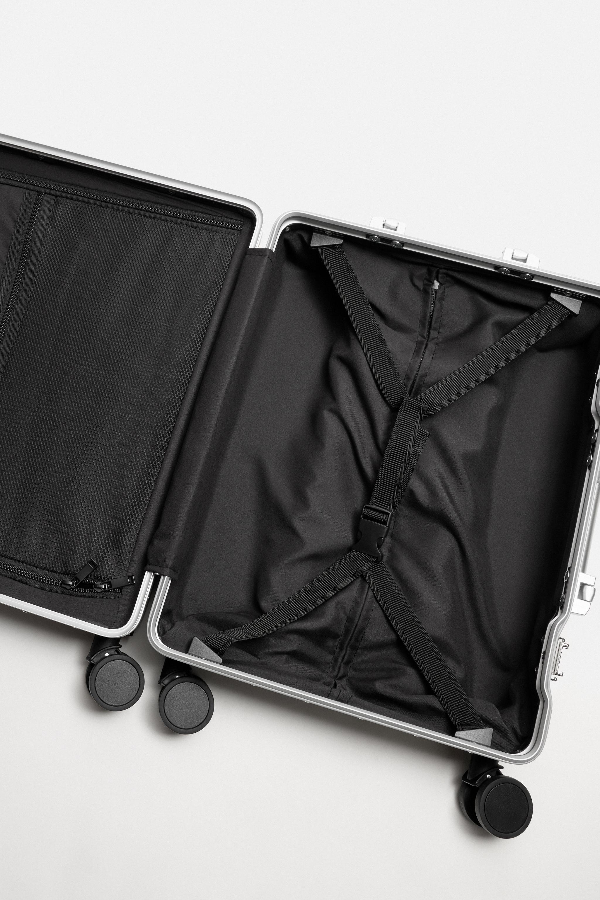 TRAVEL SUITCASE