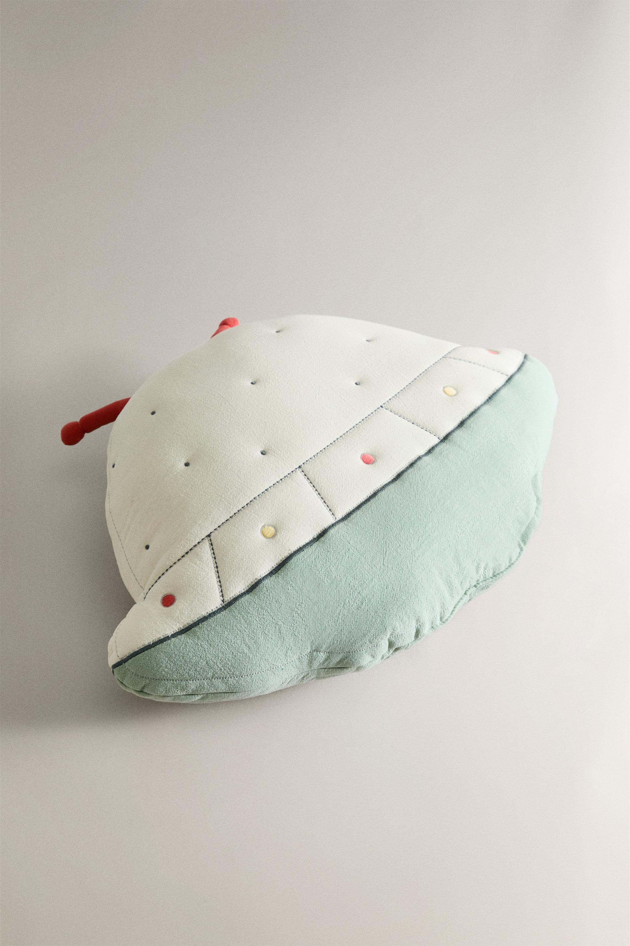 CHILDREN'S SPACECRAFT THROW PILLOW