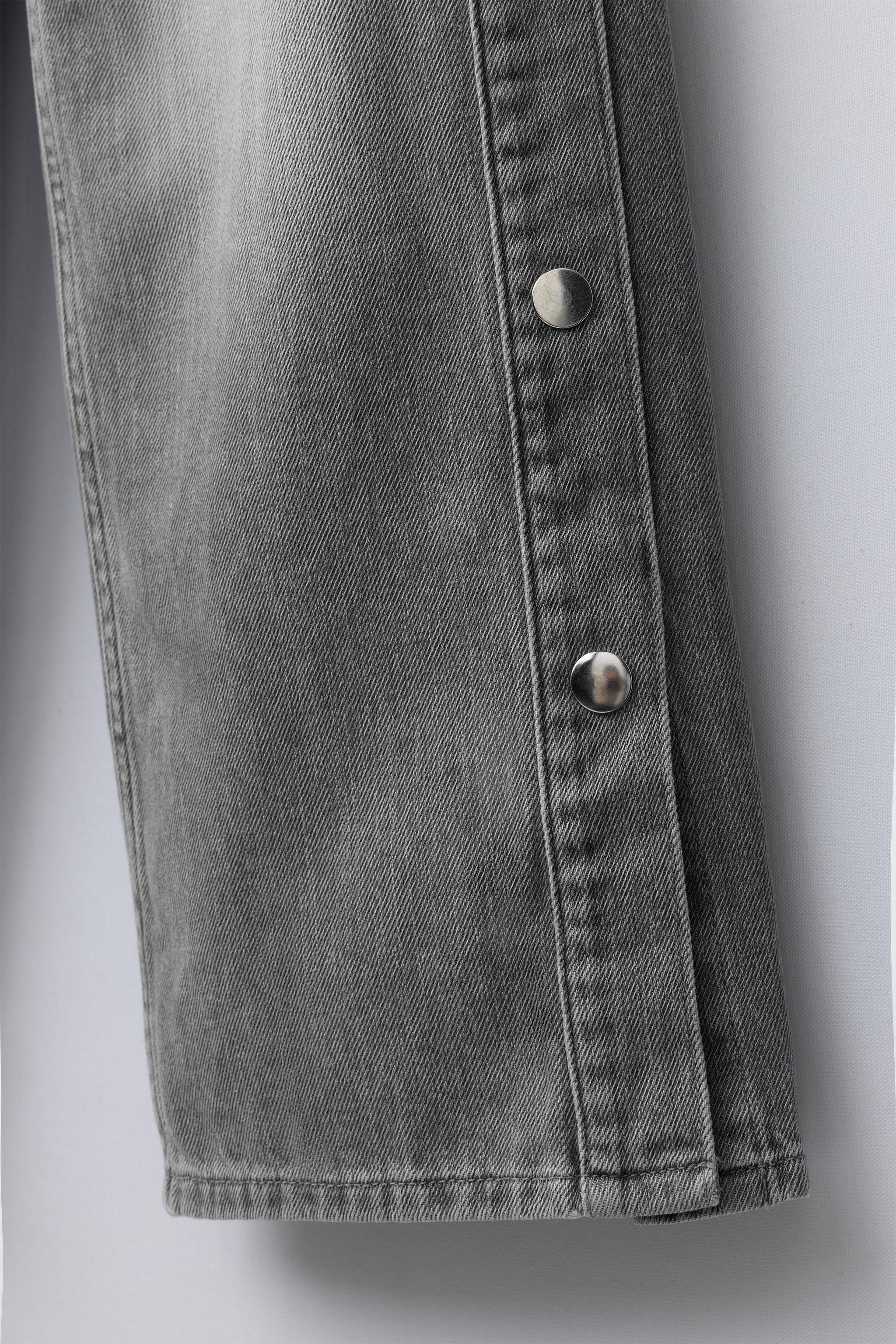 STUDDED WIDE LEG JEANS