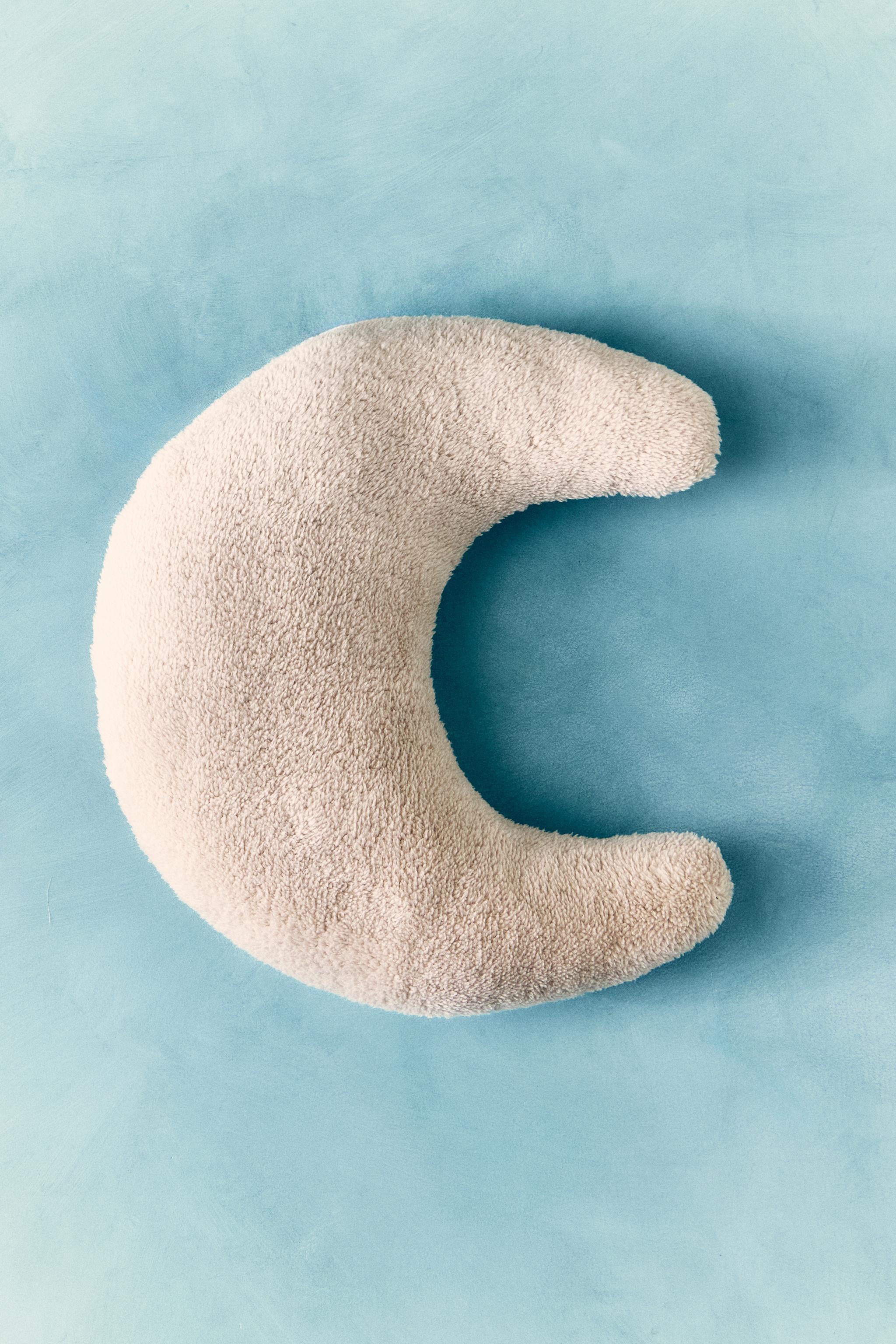 CHILDREN’S FAUX FUR MUSLIN MOON THROW PILLOW