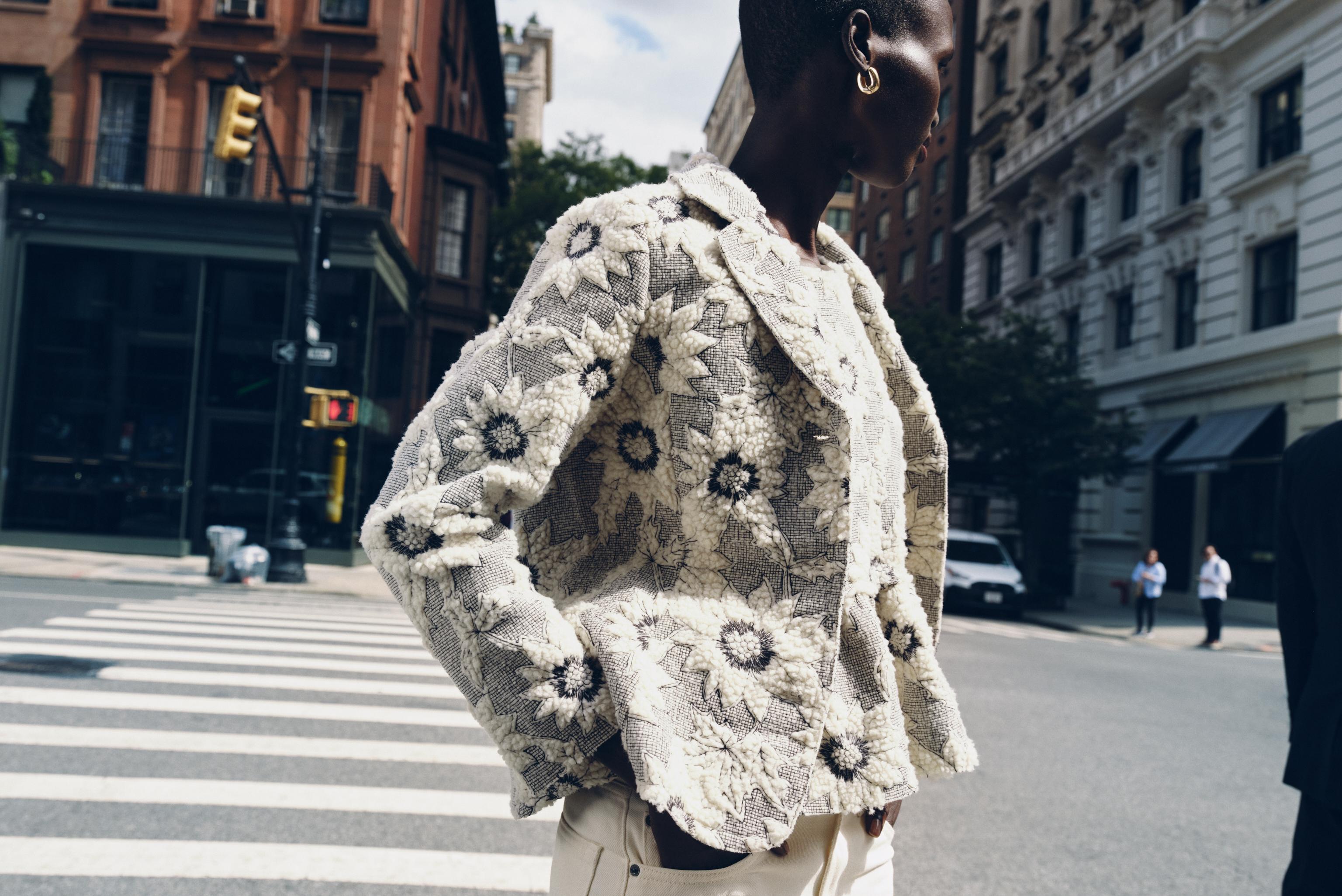 TEXTURED KNIT FLORAL BLAZER