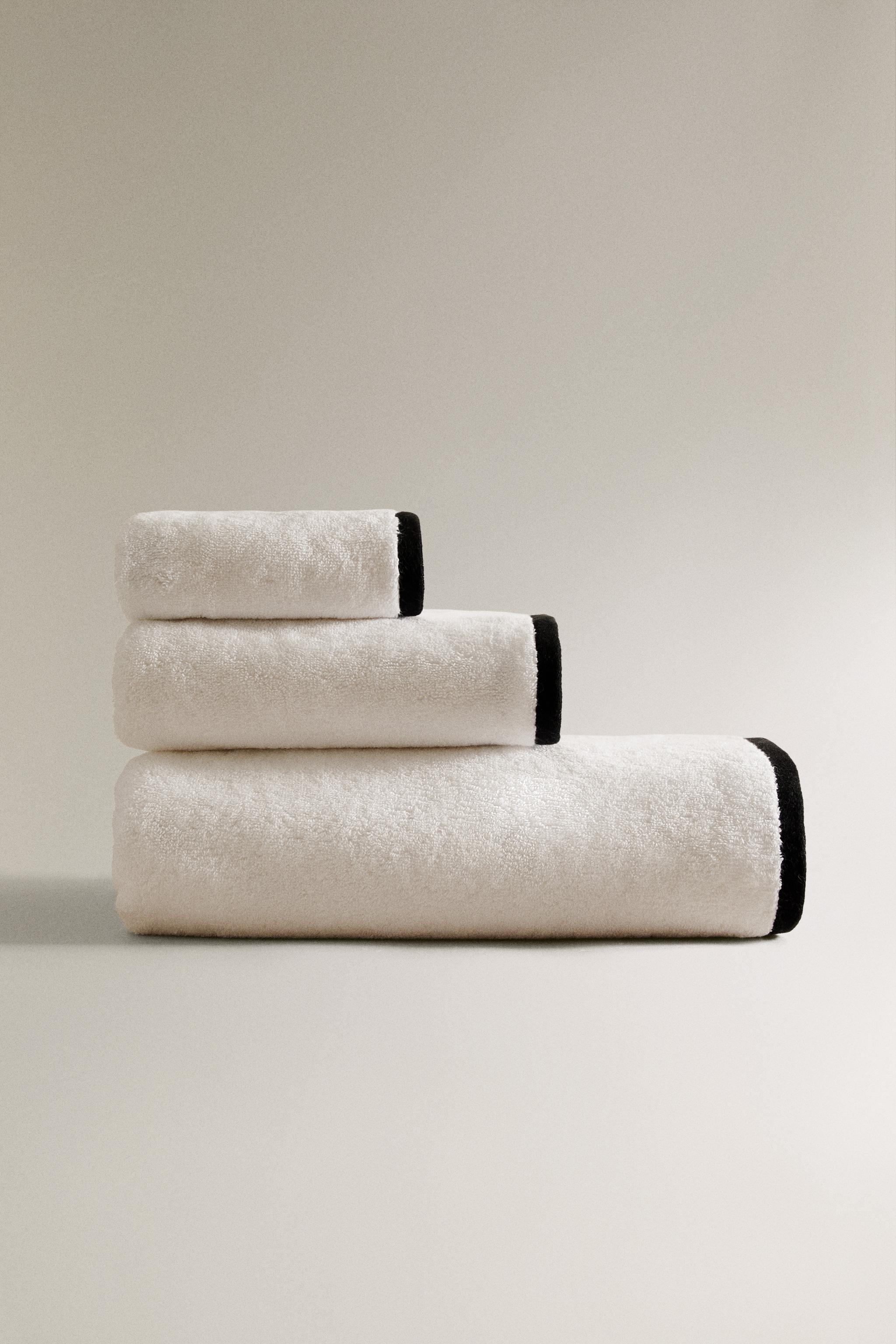 BATH TOWEL WITH CONTRAST BORDER