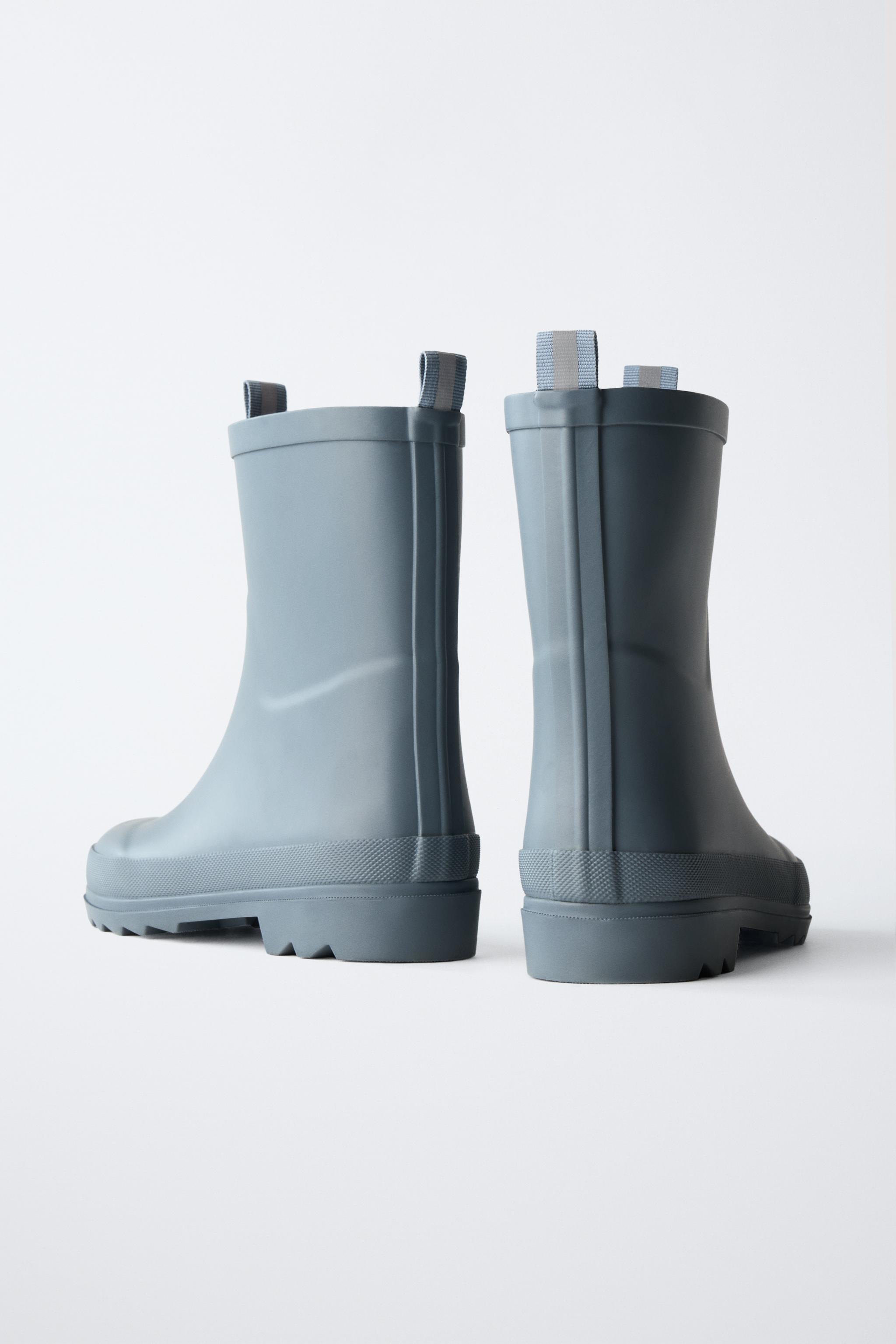 BASIC RAIN BOOTS