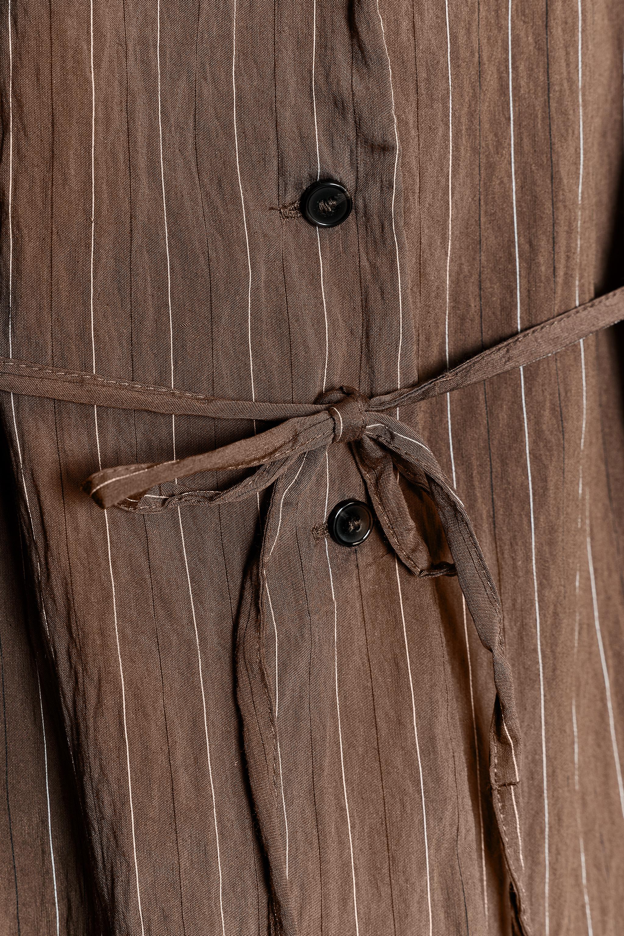 STRIPED SHOULDER PAD BLAZER WITH THIN BELT