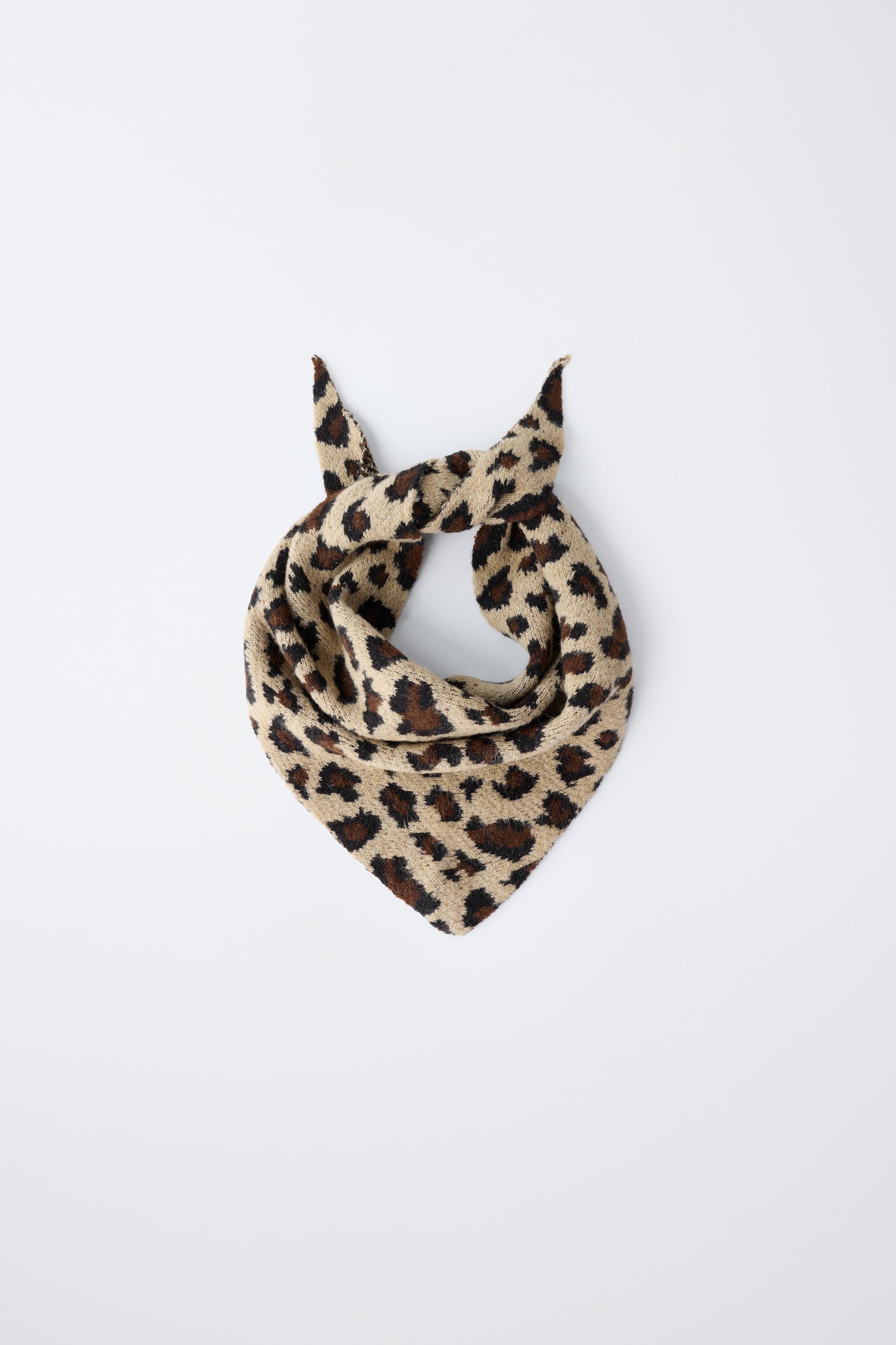 TRIANGULAR KNIT ANIMAL PRINT SCARF