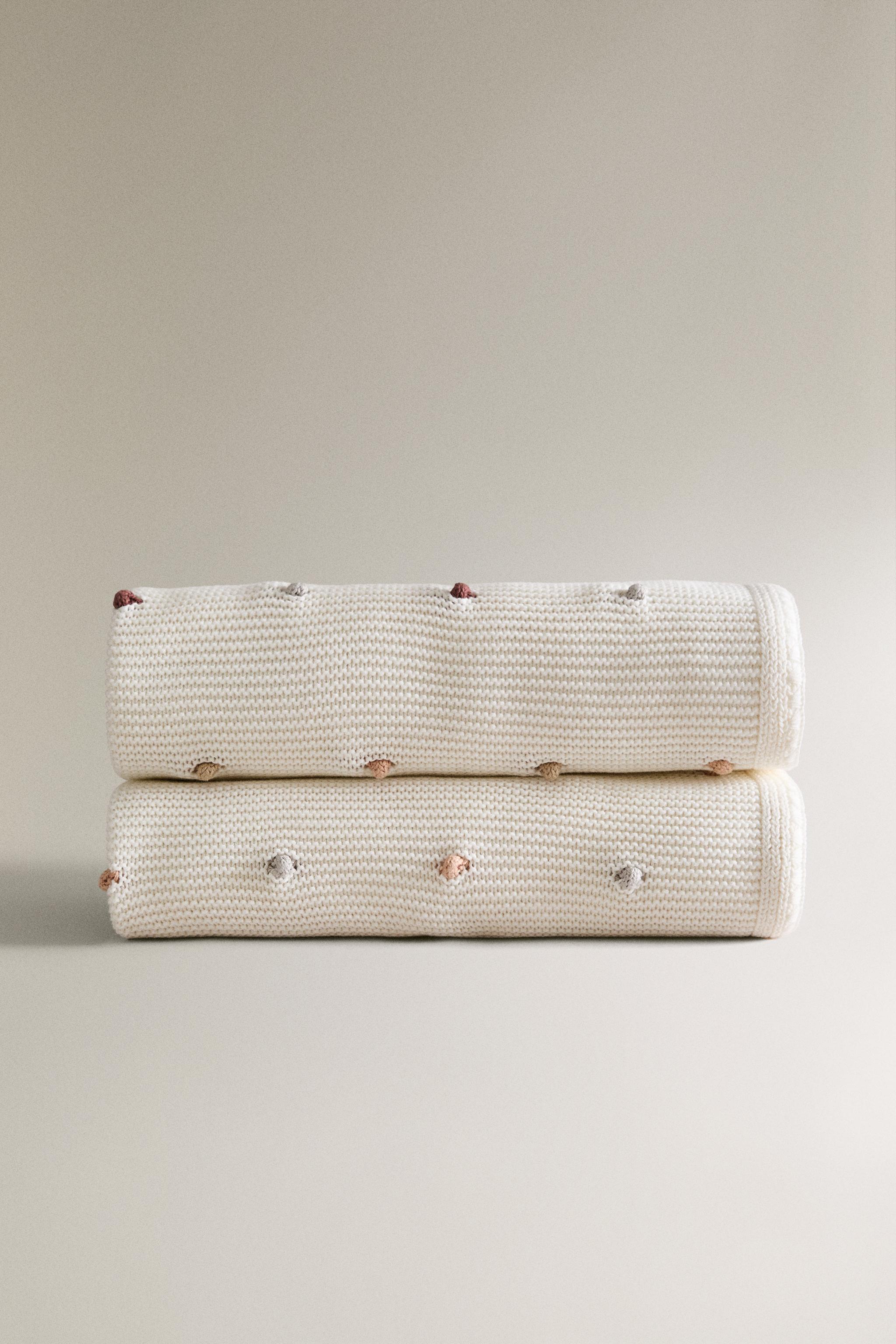 CHILDREN’S KNIT BLANKET