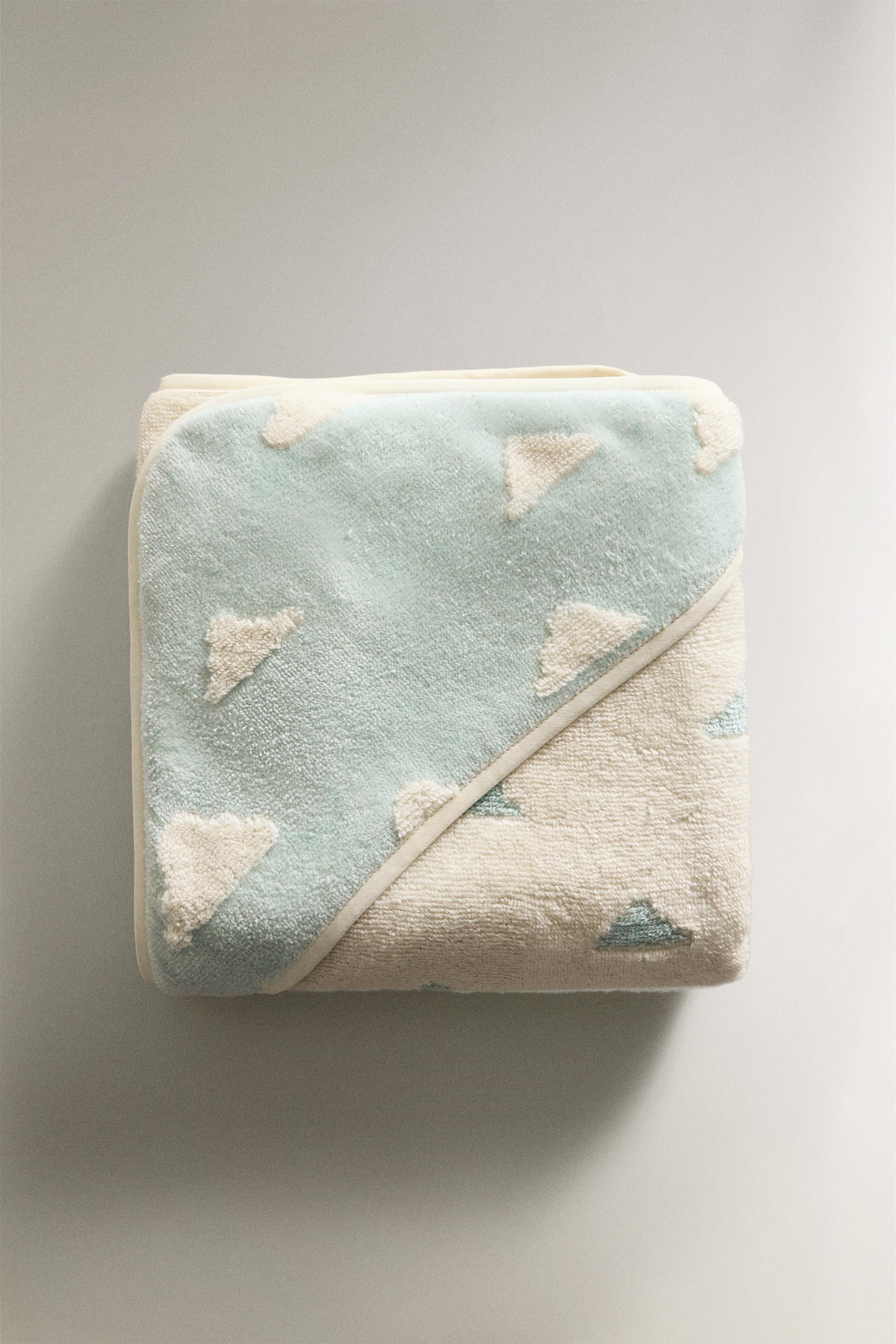 HOODED CLOUD PRINT BATH TOWEL